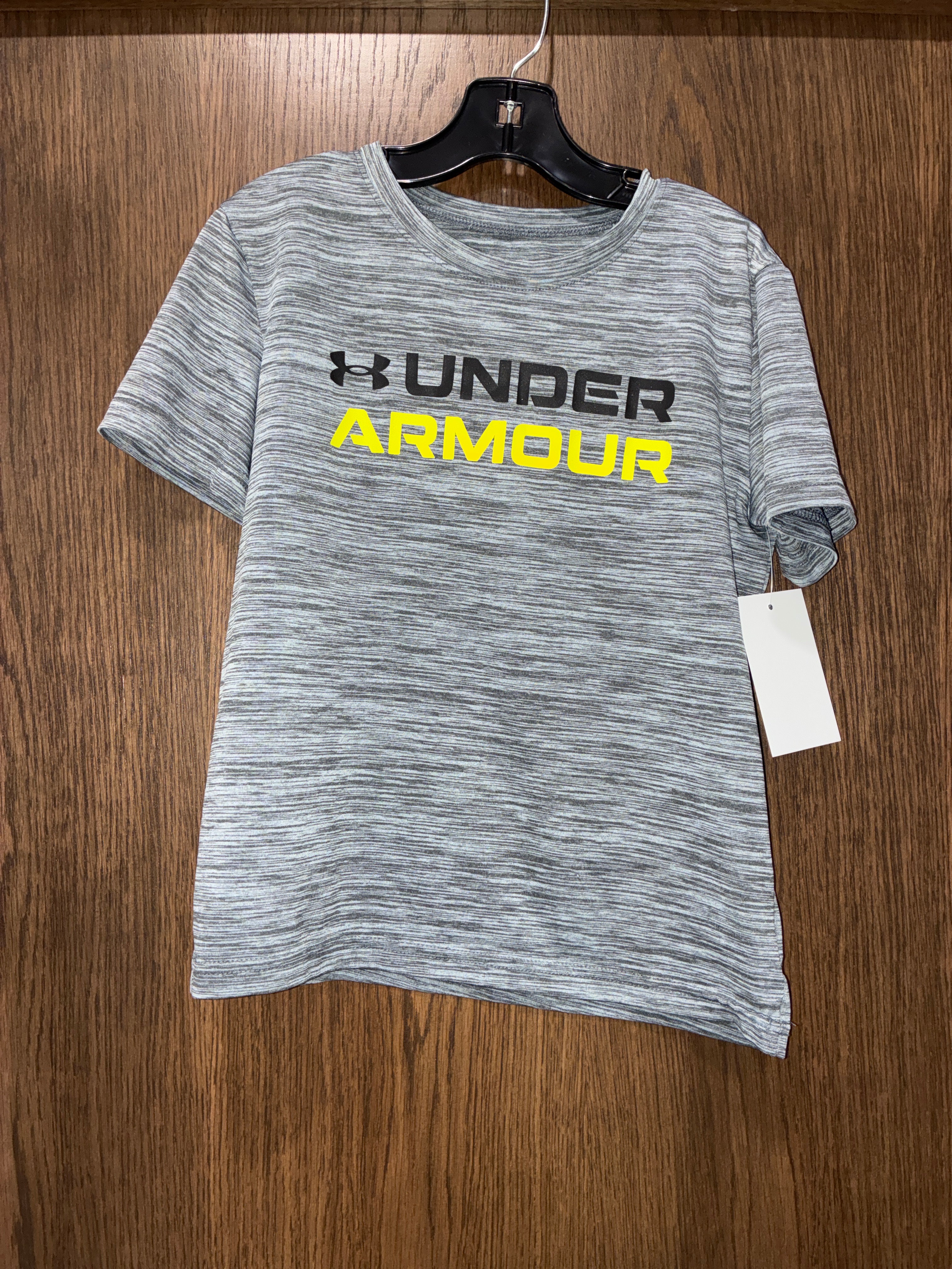Boys Under Armour Short Sleeve Size 7