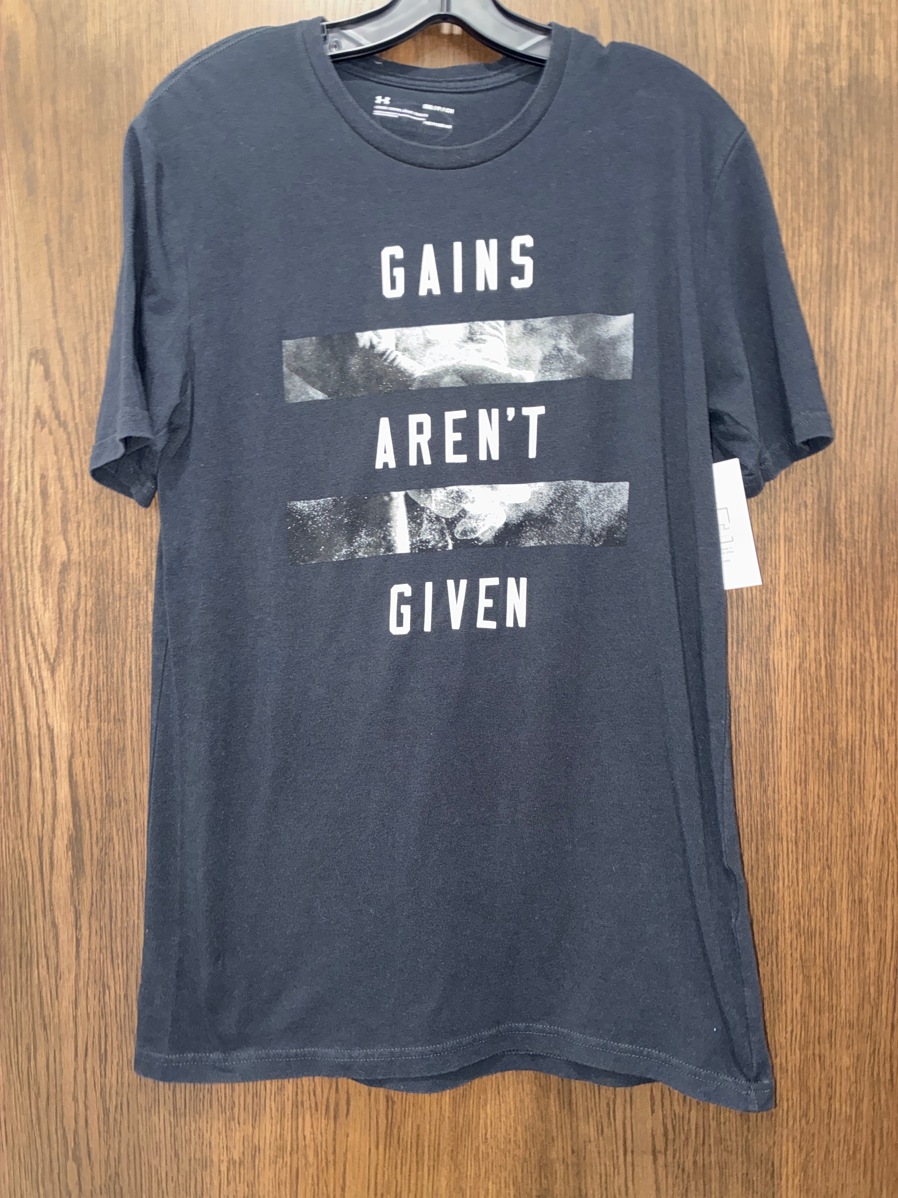 Men’s Under Armour Short Sleeve size small