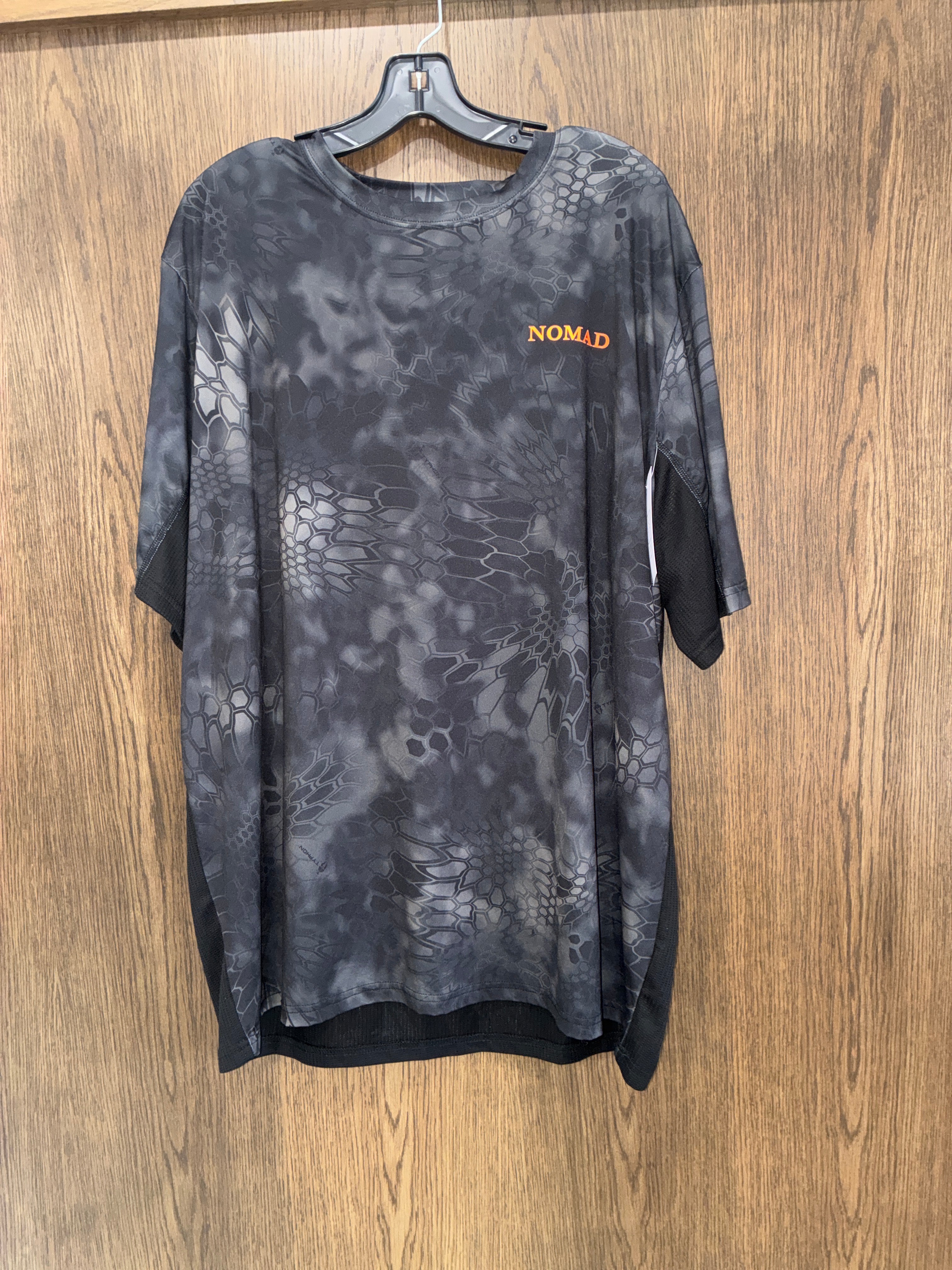Men’s Nomad T-Shirt Size XL