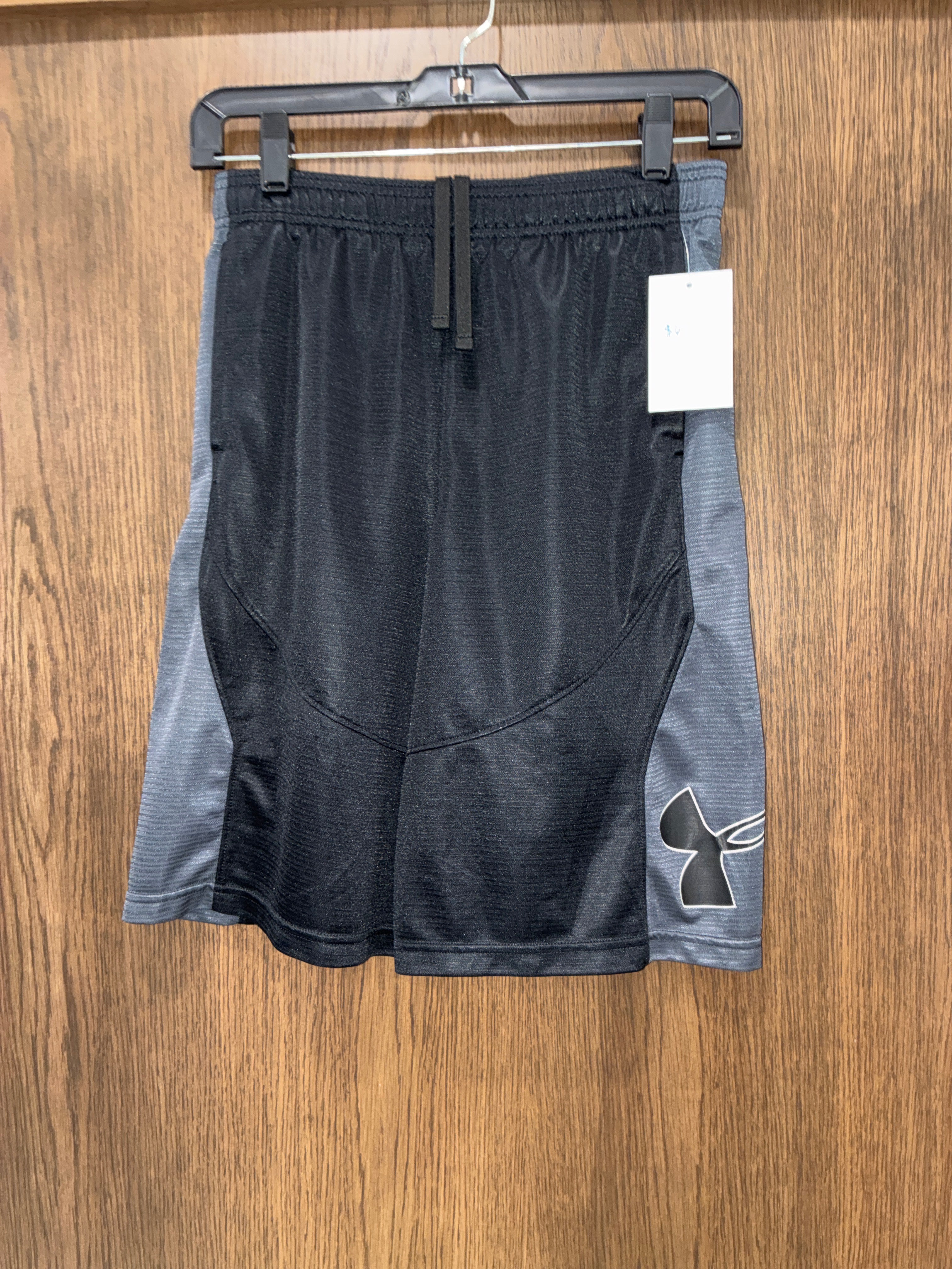 Boy’s Under Armour Shorts size Youth Large