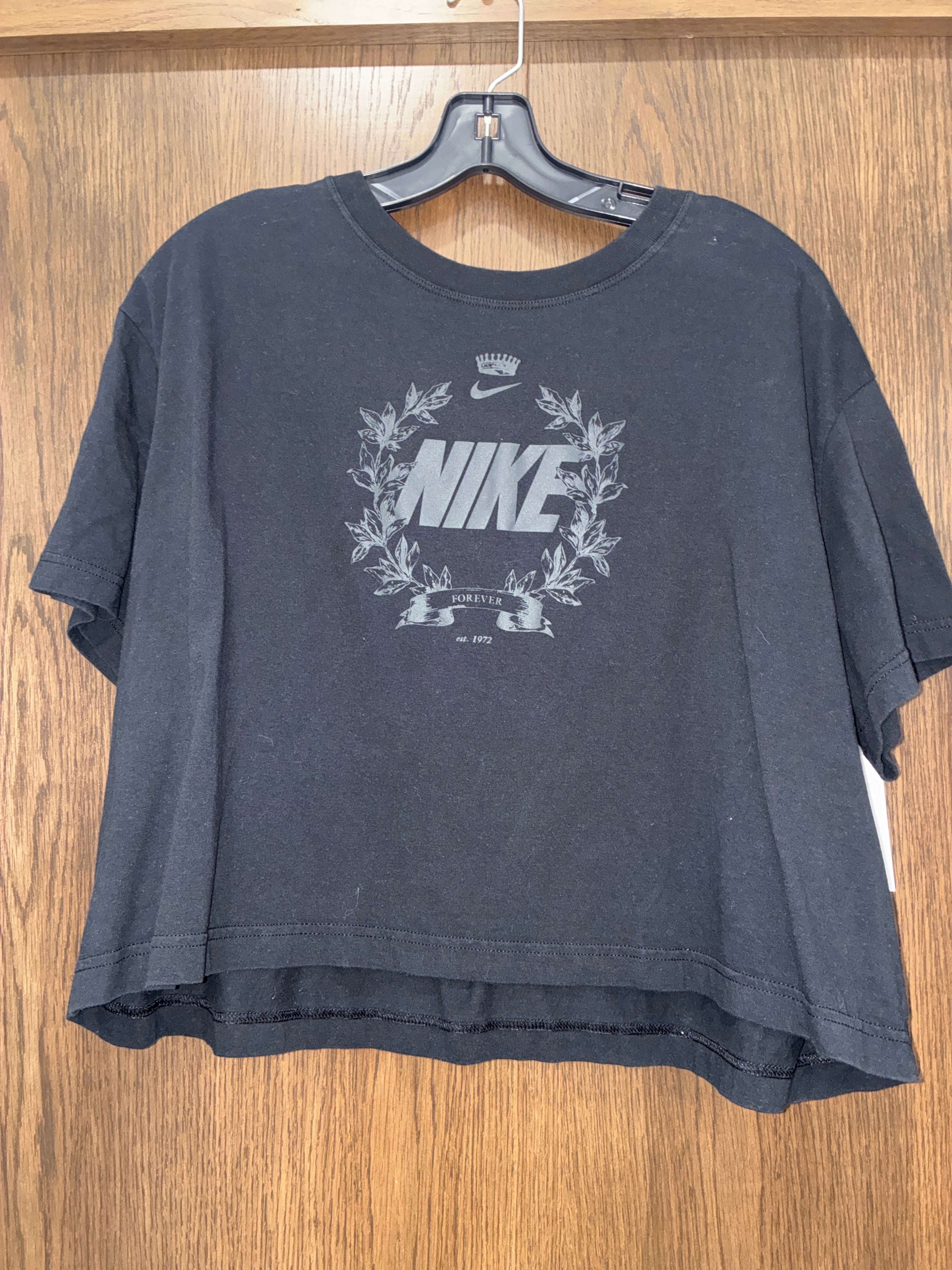 Women’s Nike Crop Shirt Size XL