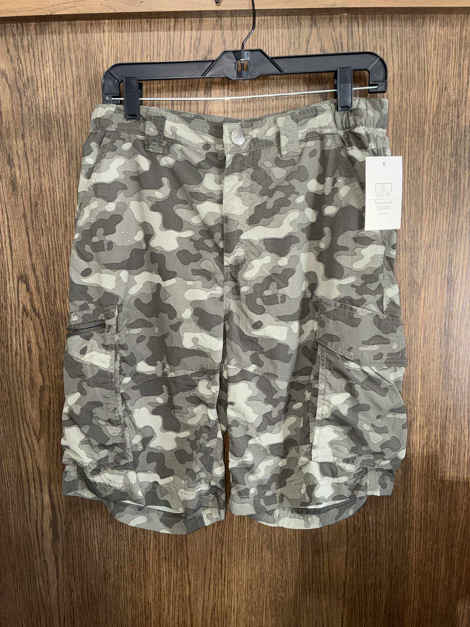 Columbia Camo Cargo Shorts ~ Size 32