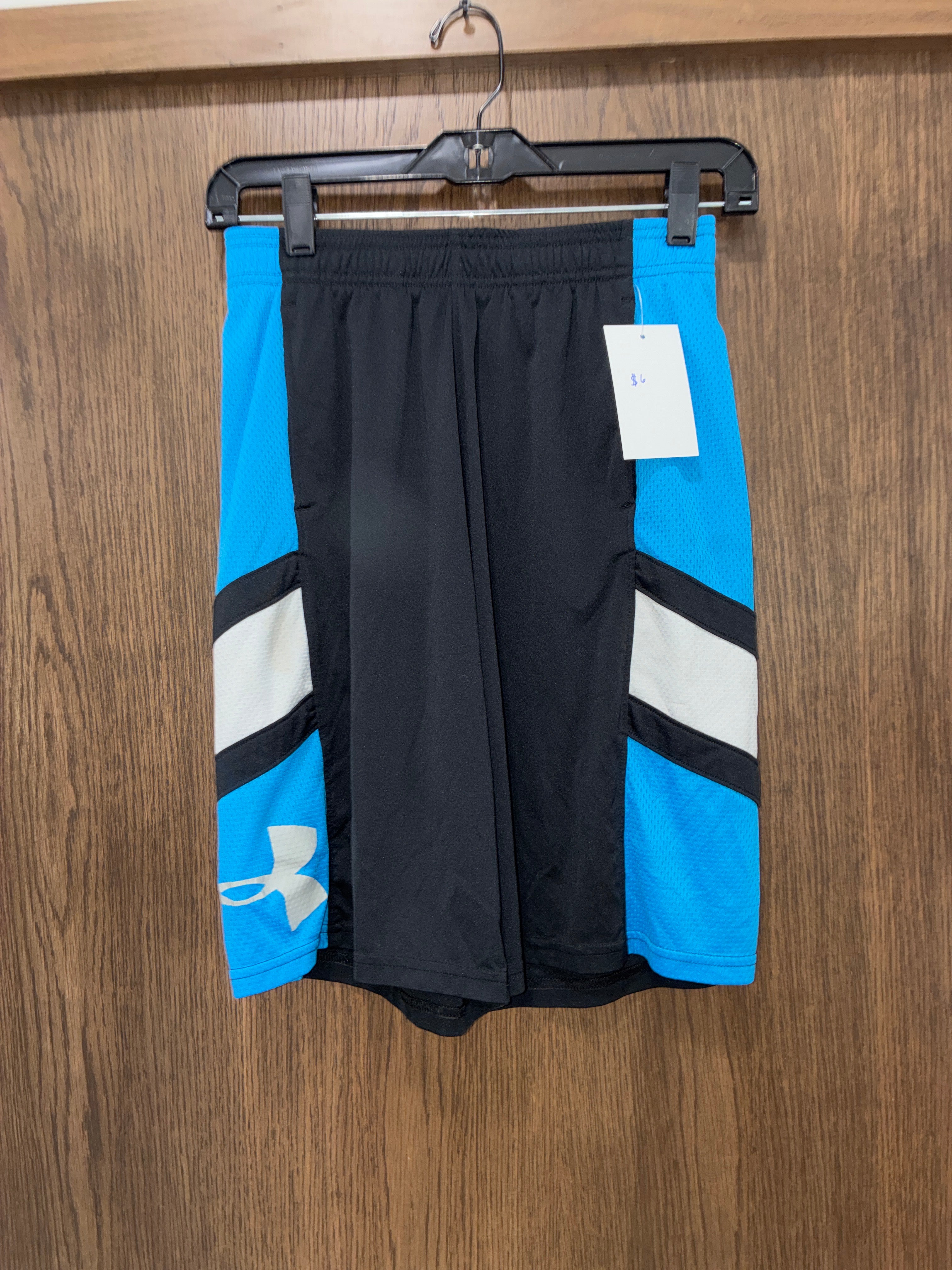 Boy’s Under Armour Shorts size Youth Large