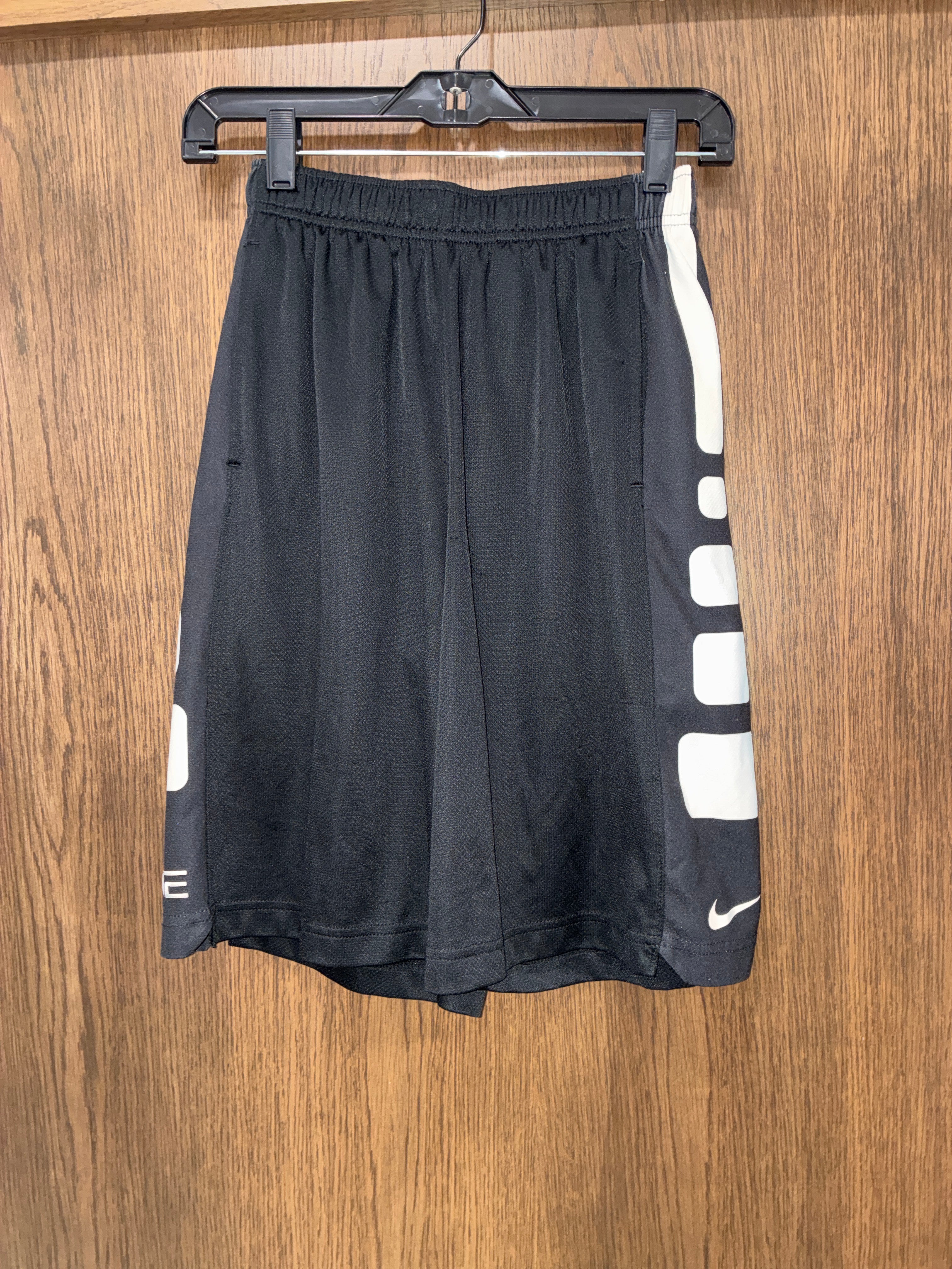 Boy’s Nike Elite Shorts size Youth Large