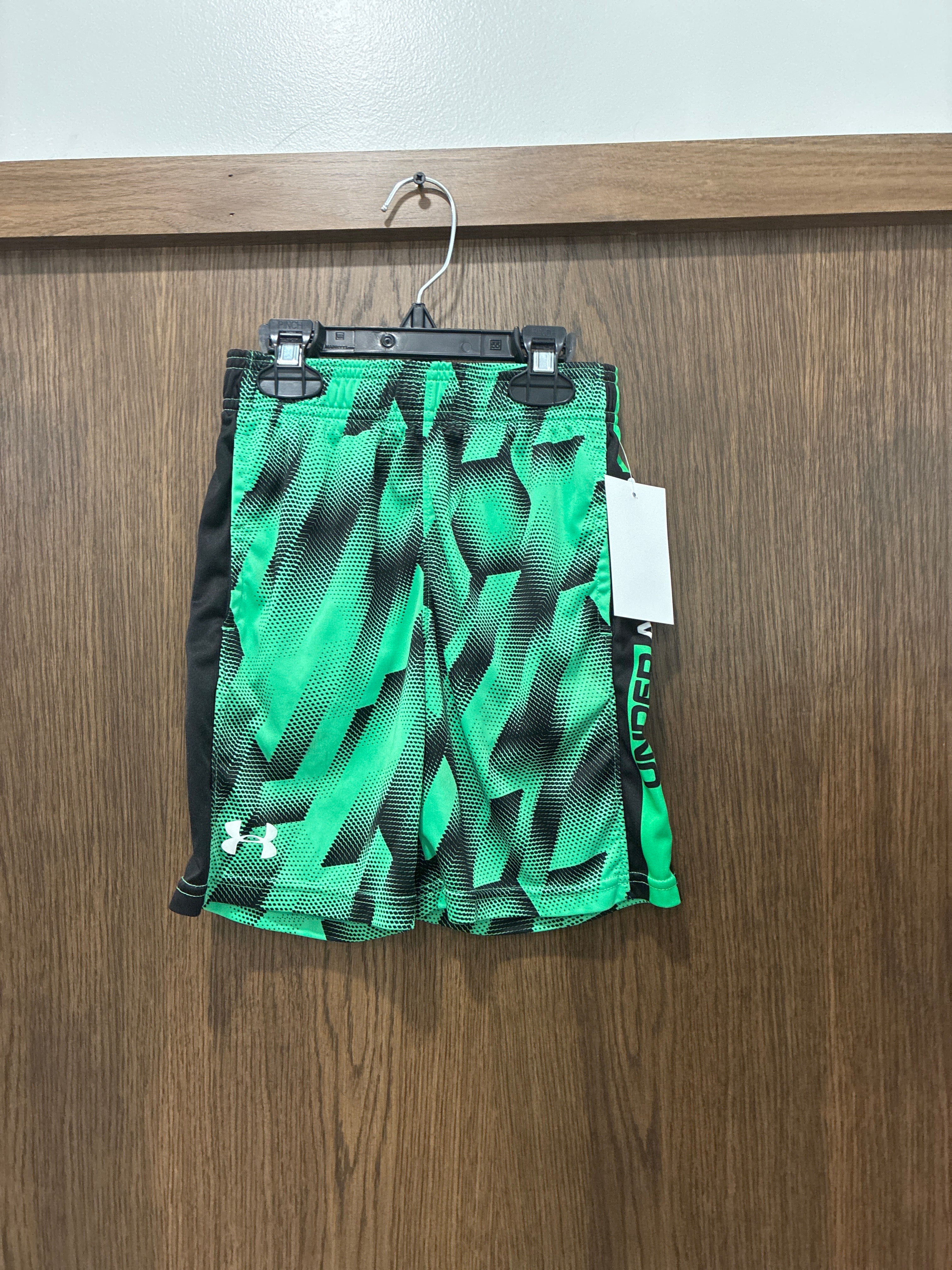 Boys Under Armour shorts size youth small 7