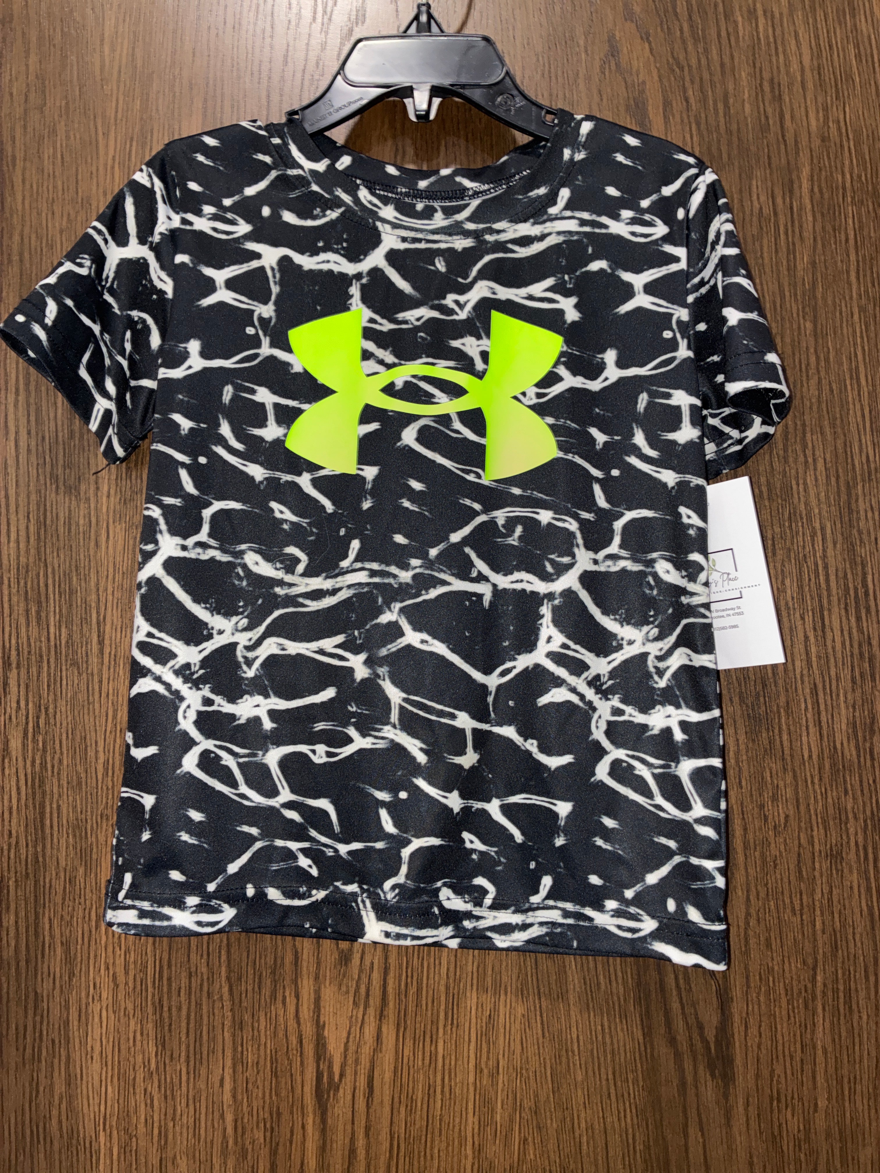 Boys Under Armour Short Sleeve Size 4