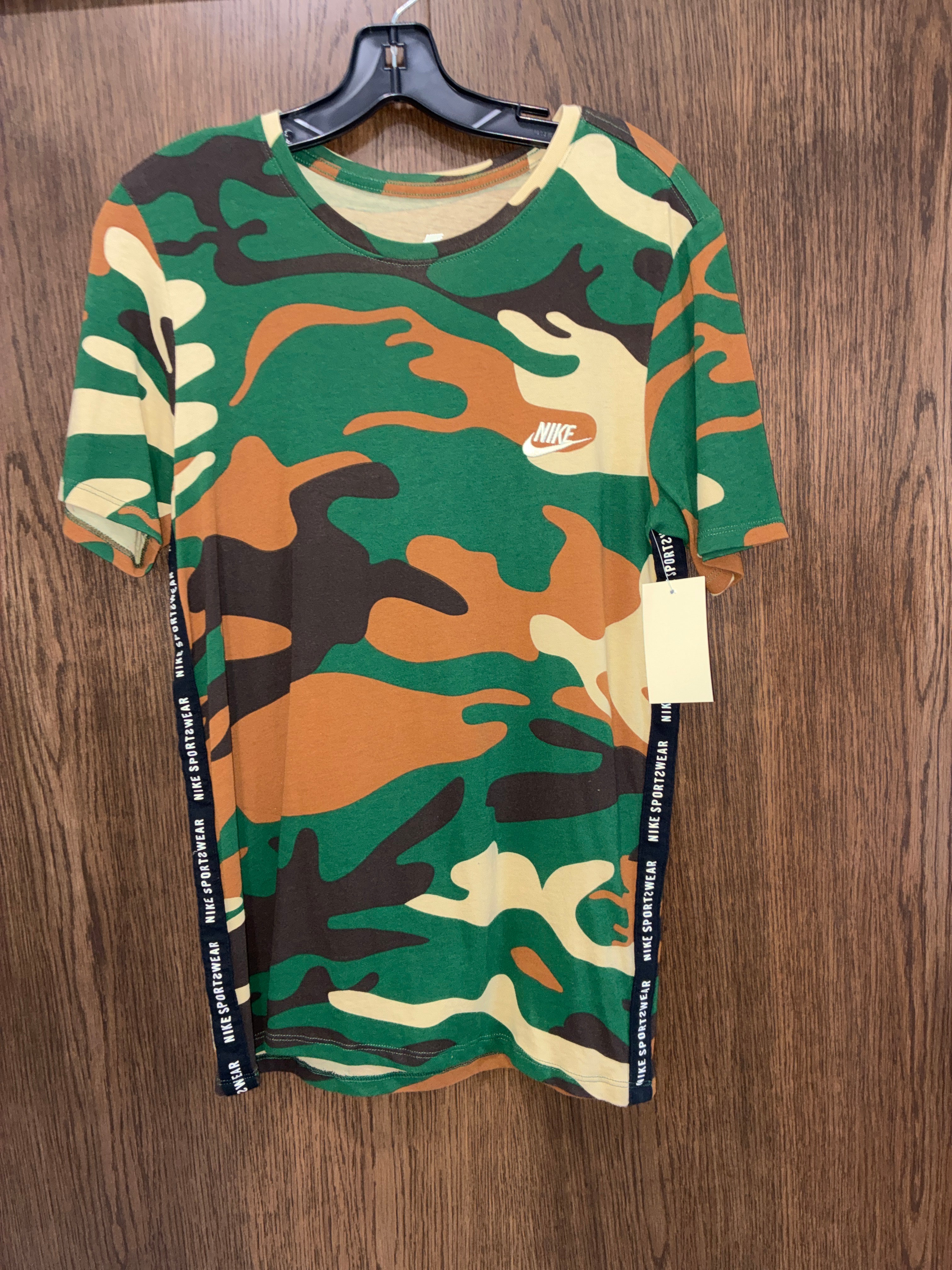 Men’s Nike T-Shirt size Small