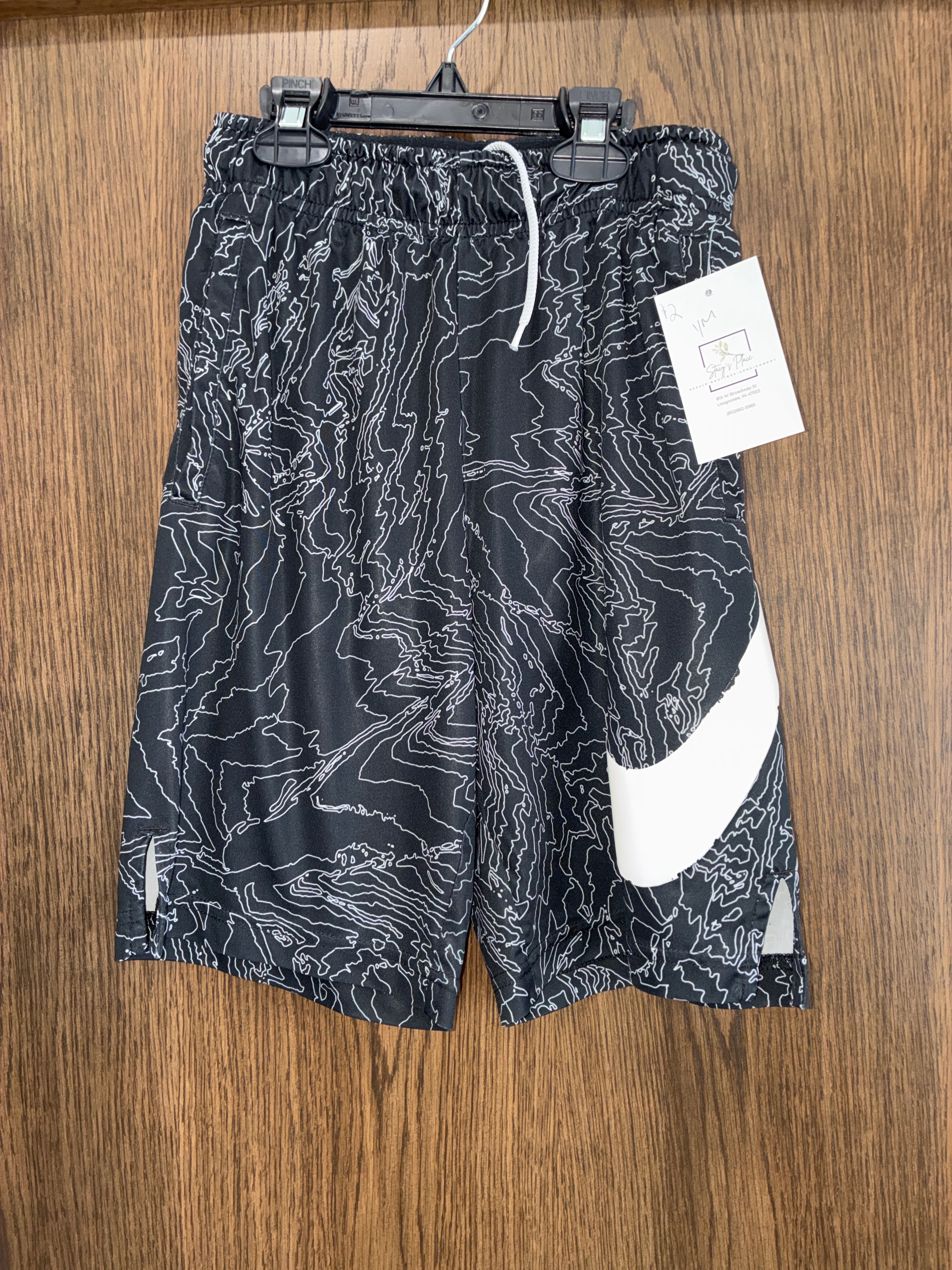 Boys Nike Shorts Size Youth Medium- Logo is peeling off
