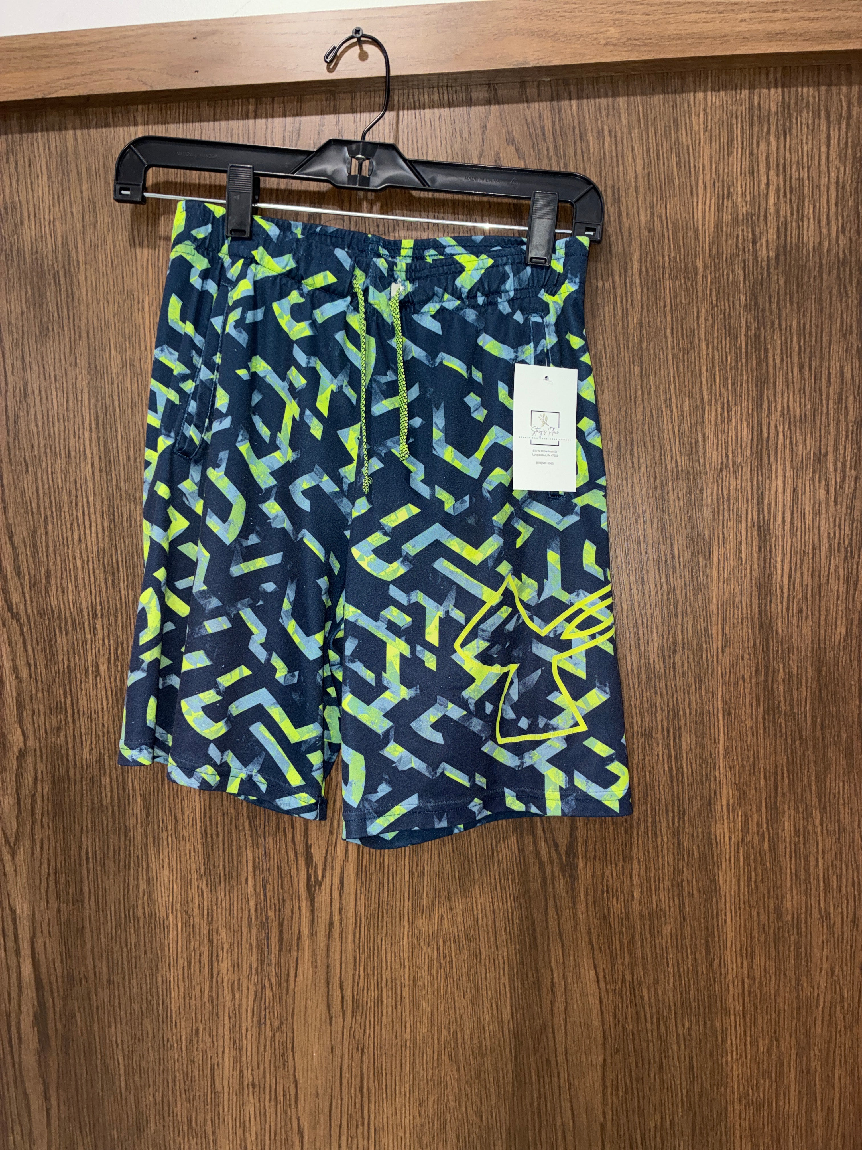 Boy’s Under Armour Shorts size Youth Large