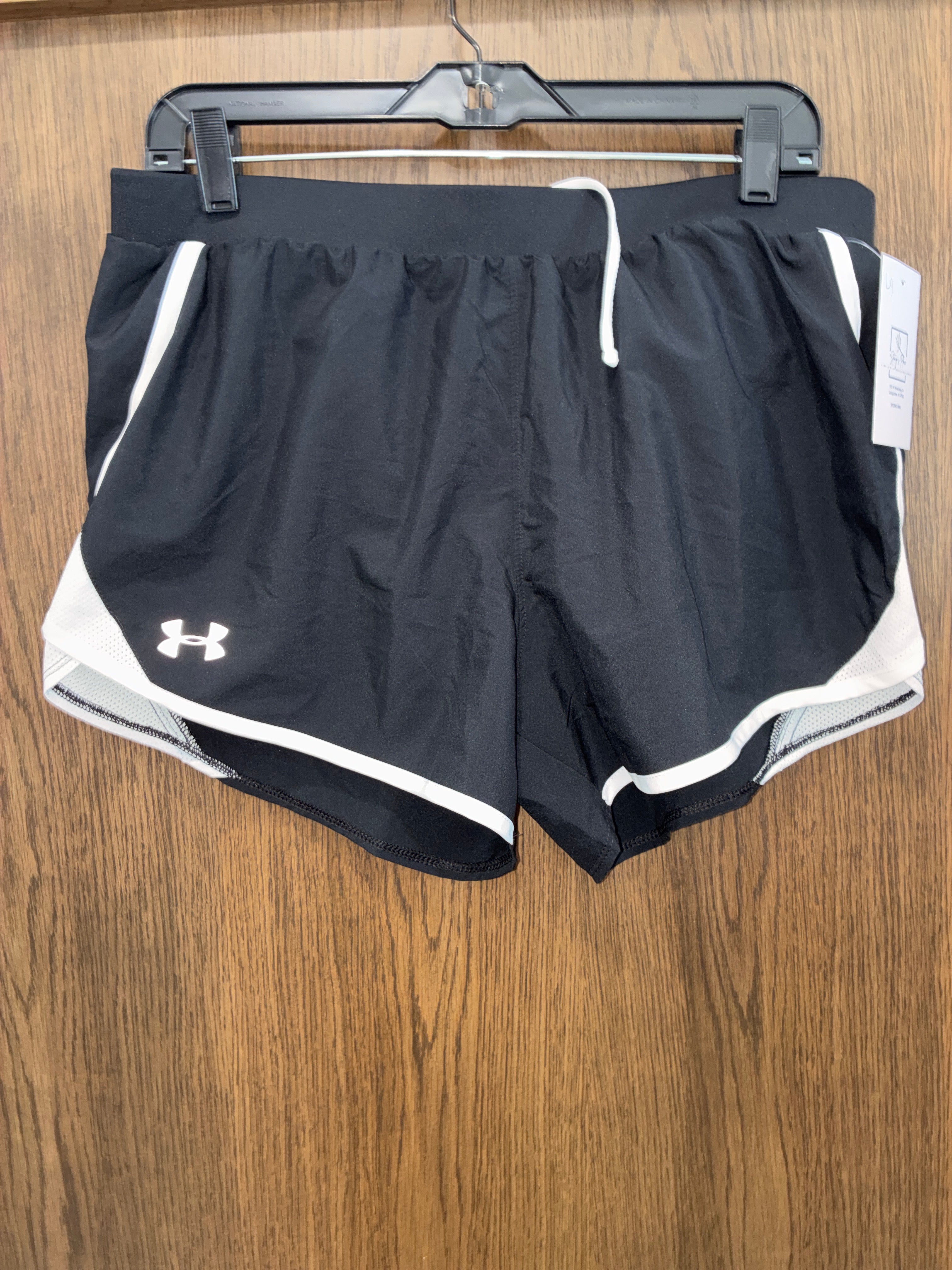 Women’s Under Armour Lined Shorts Size large Like New