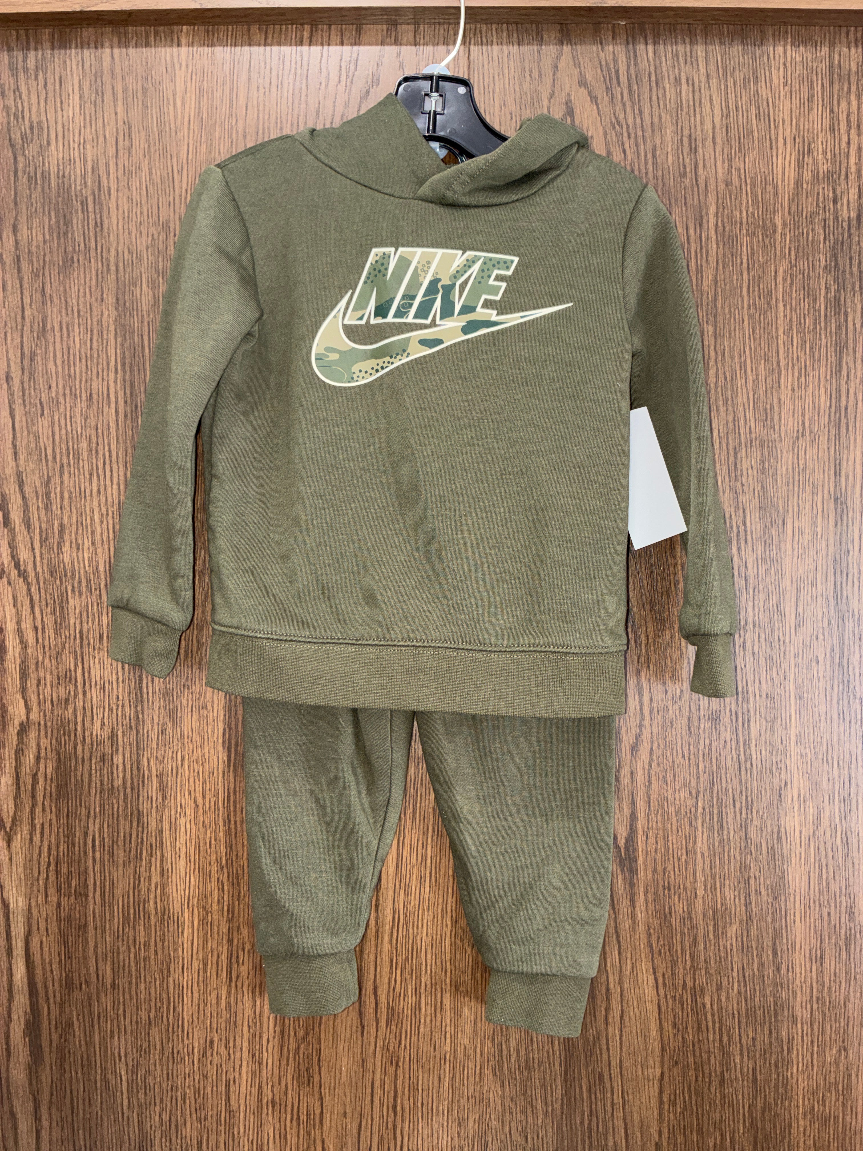 boys Nike sweat set size 2T