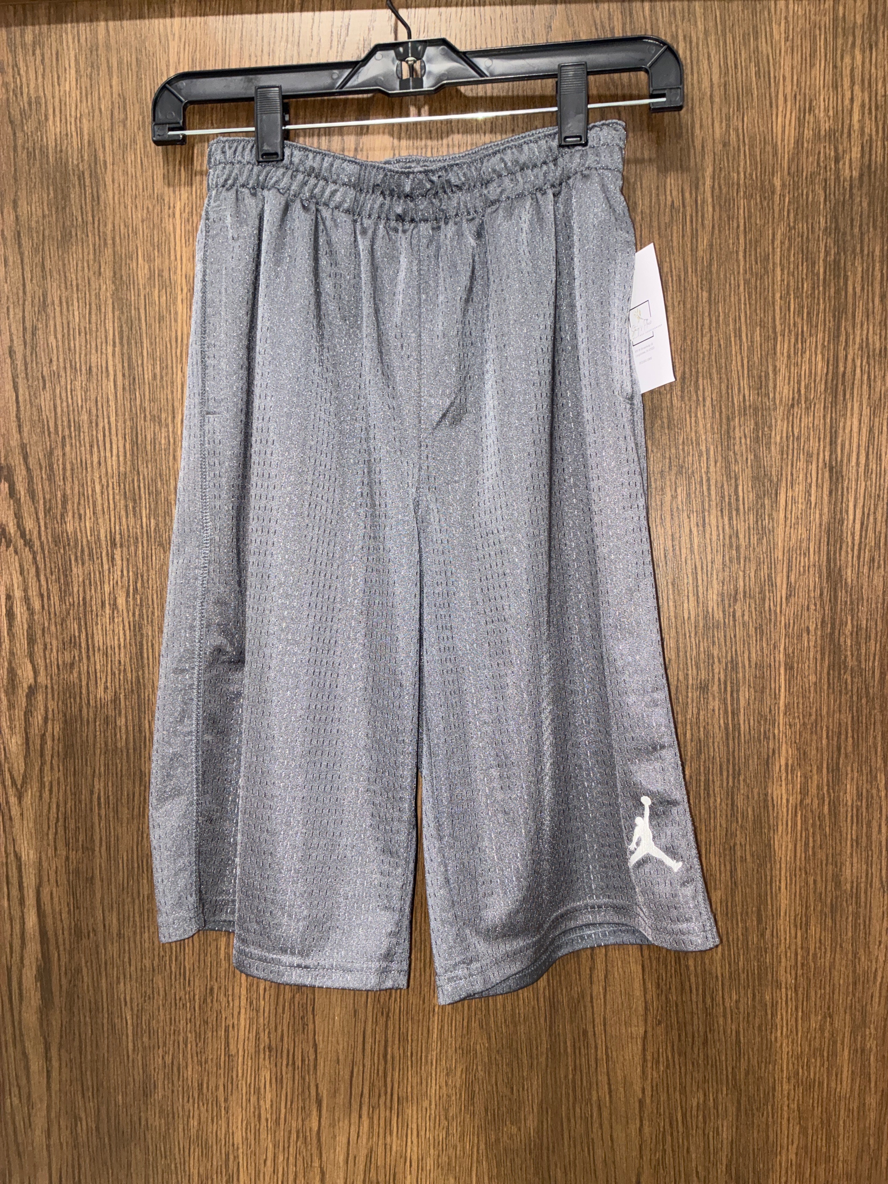 Boy’s Jordan Shorts size Youth Large