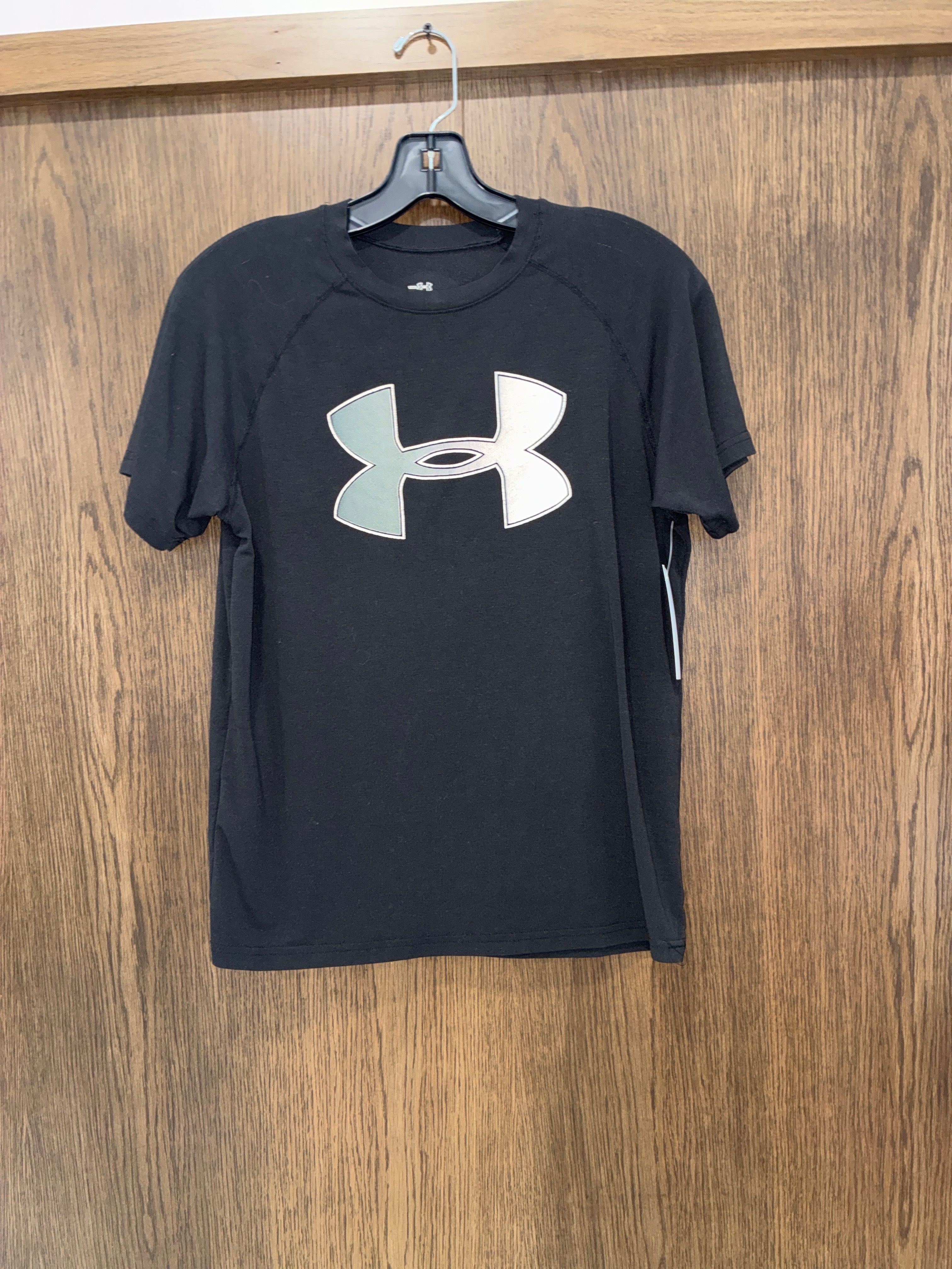 Boy’s Under Armour T-shirt size Youth Medium