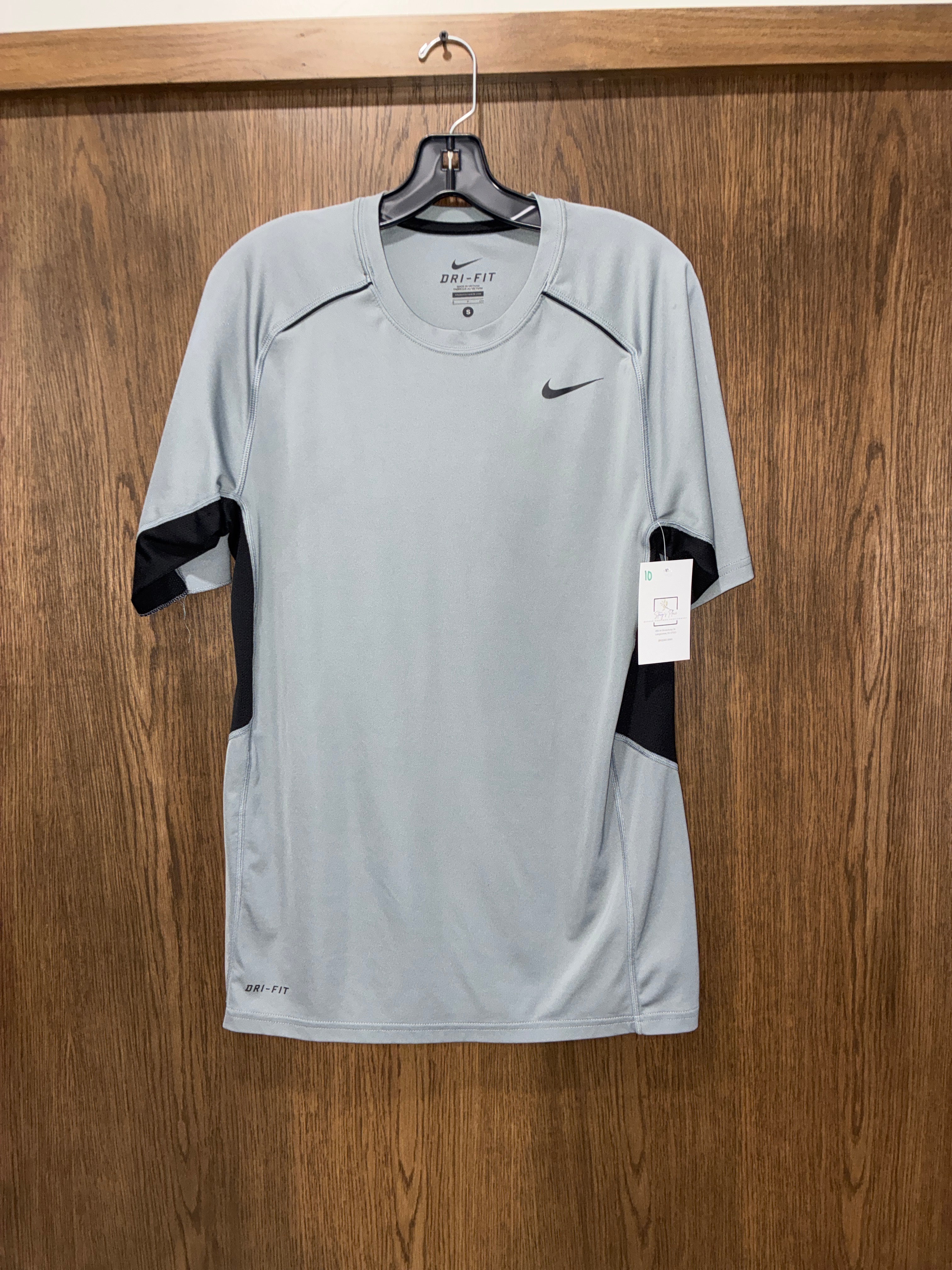Men’s Nike T-shirt Size Small