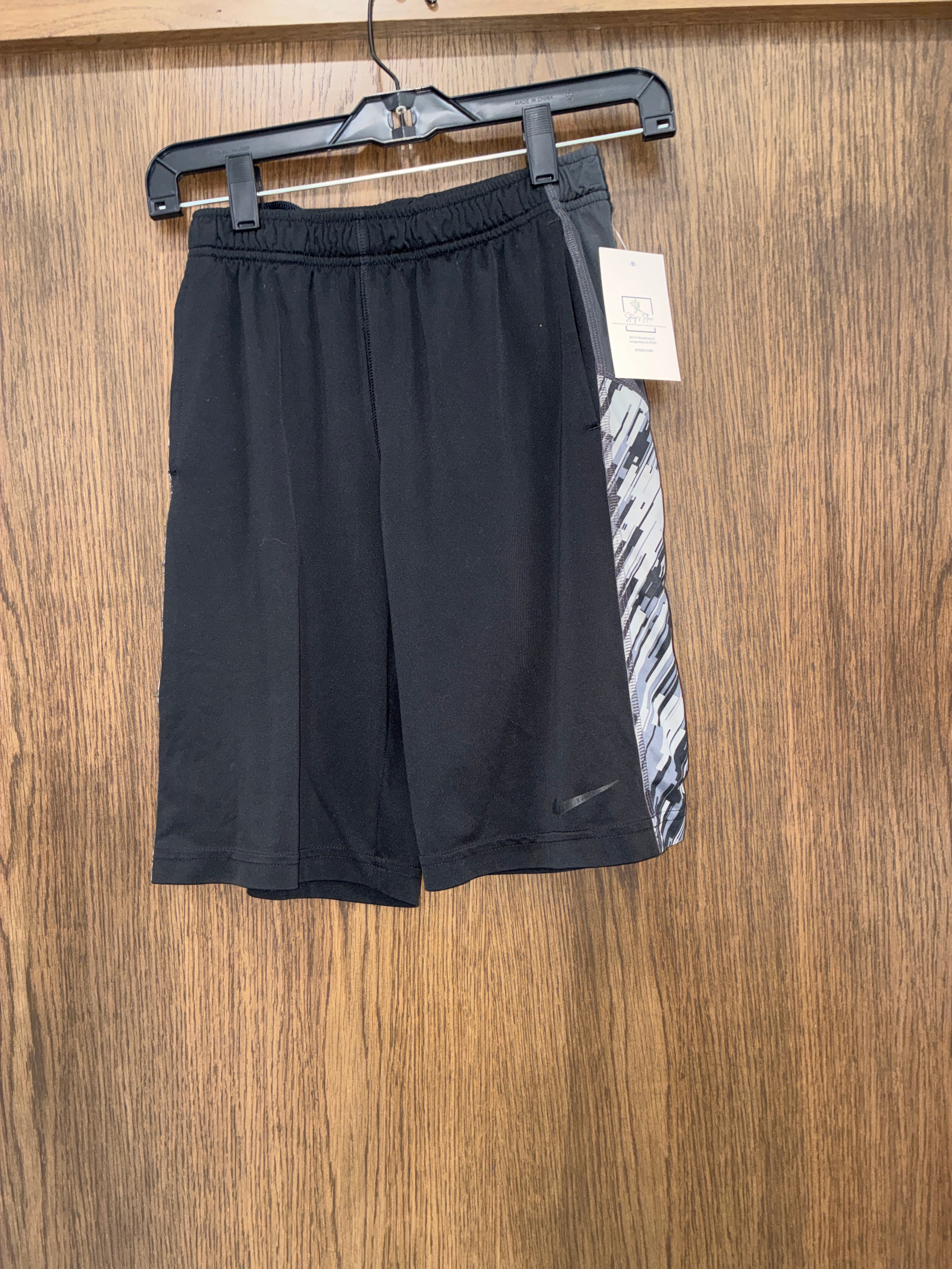 Boy’s Nike Shorts size Youth Medium