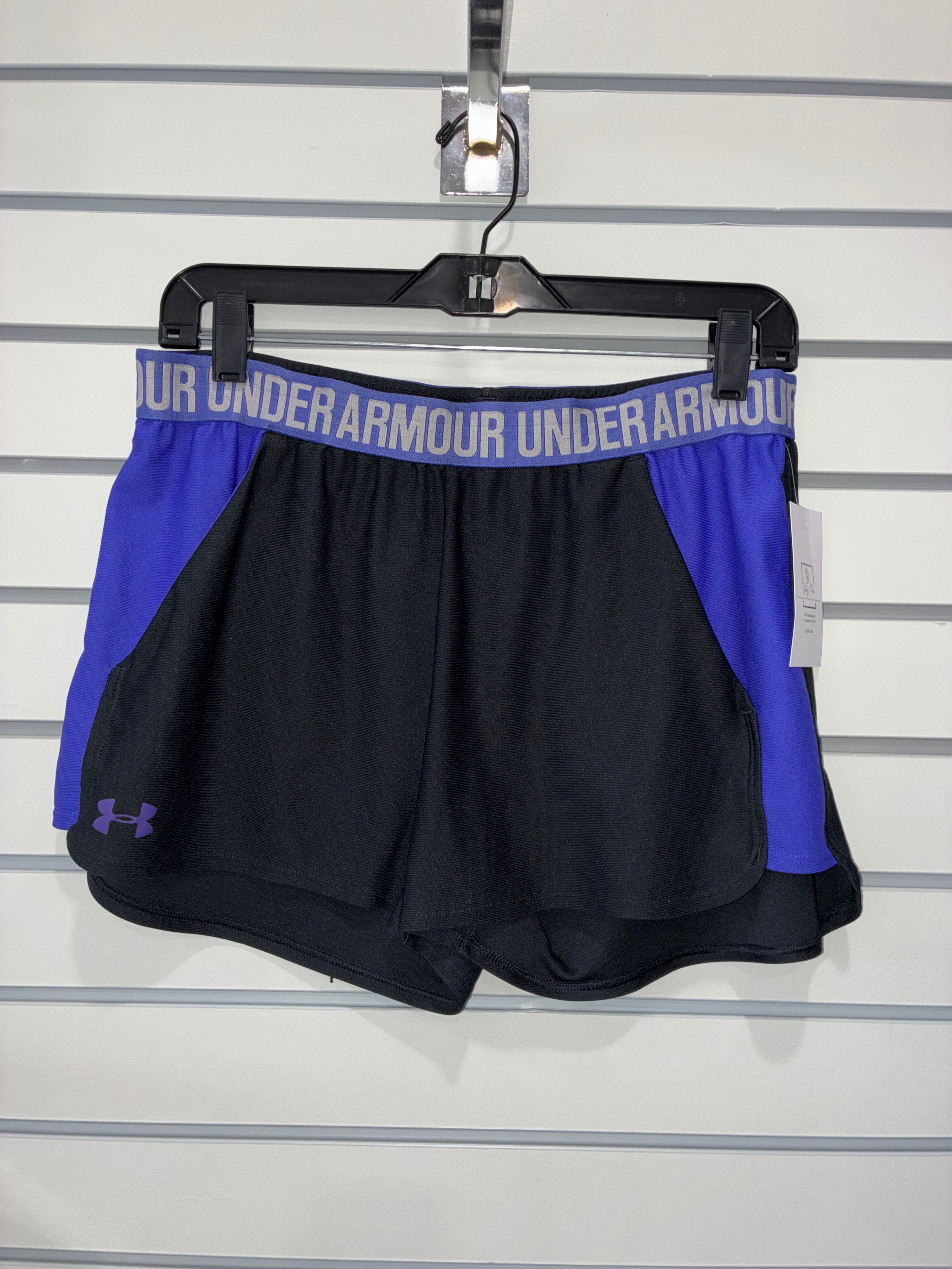 Women’s Under Armour Shorts, pockets Size Medium