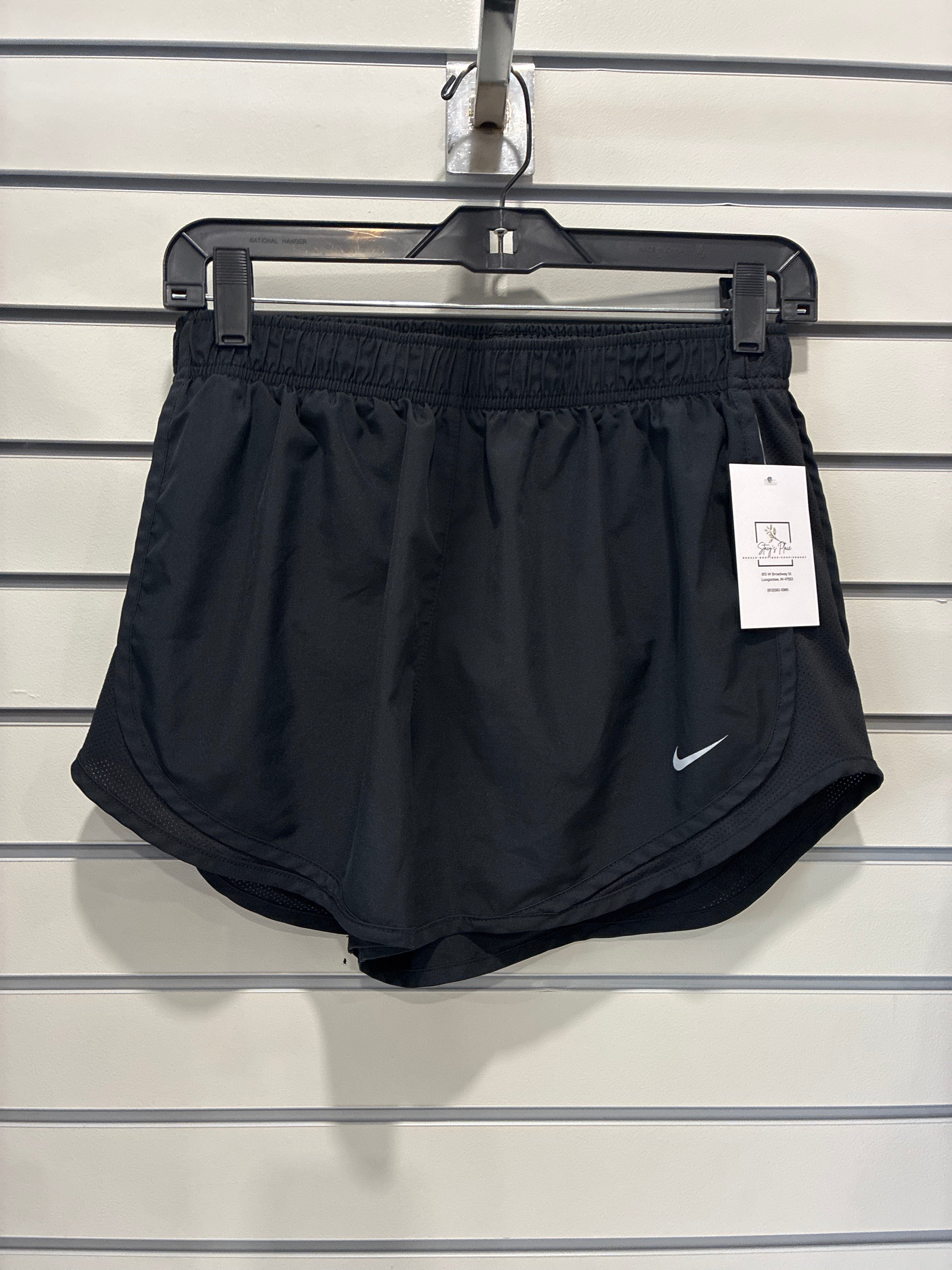 Women’s Nike Shorts Lined Size Medium