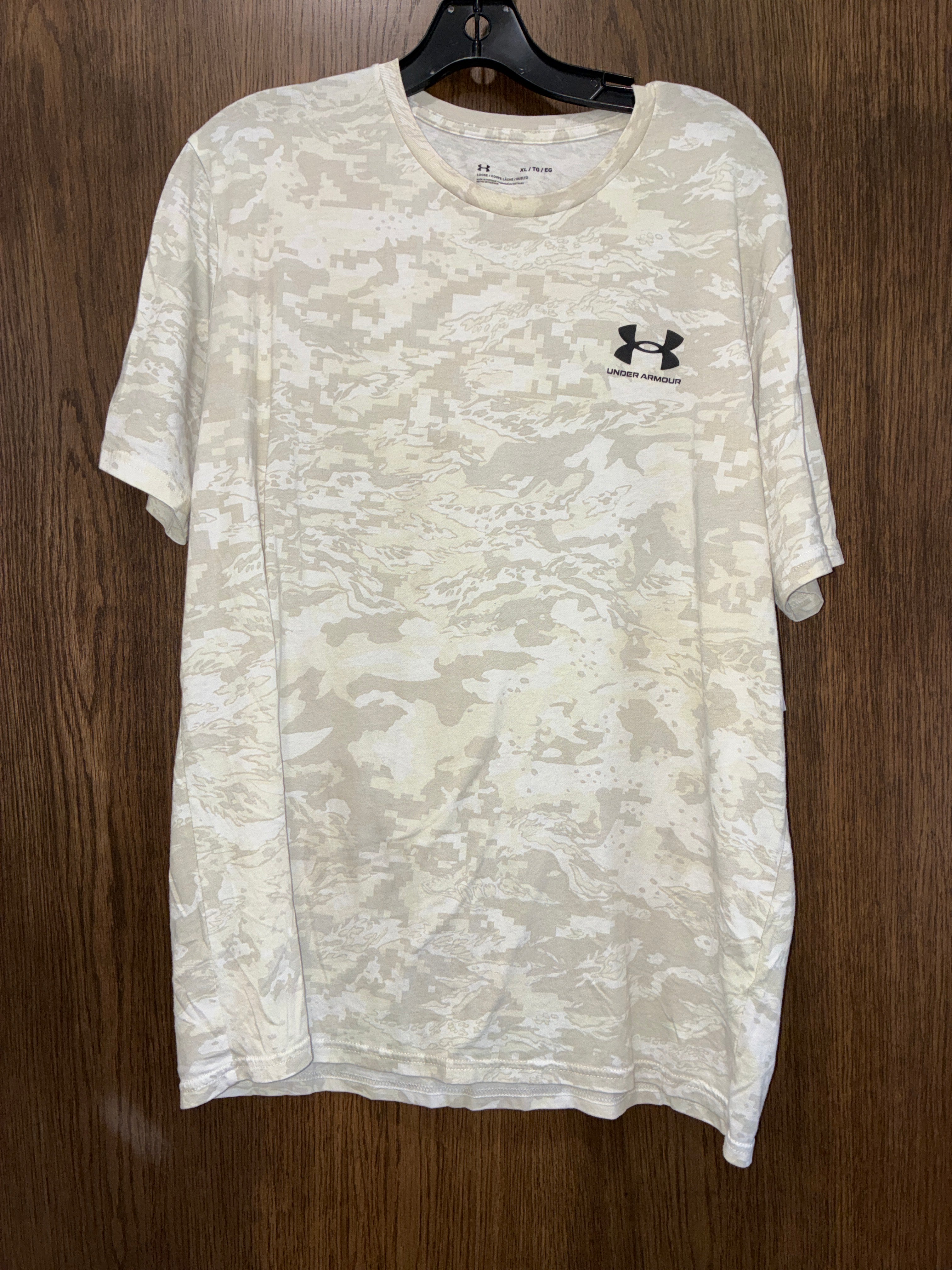 Men’s Under Armour short sleeve shirt size XL
