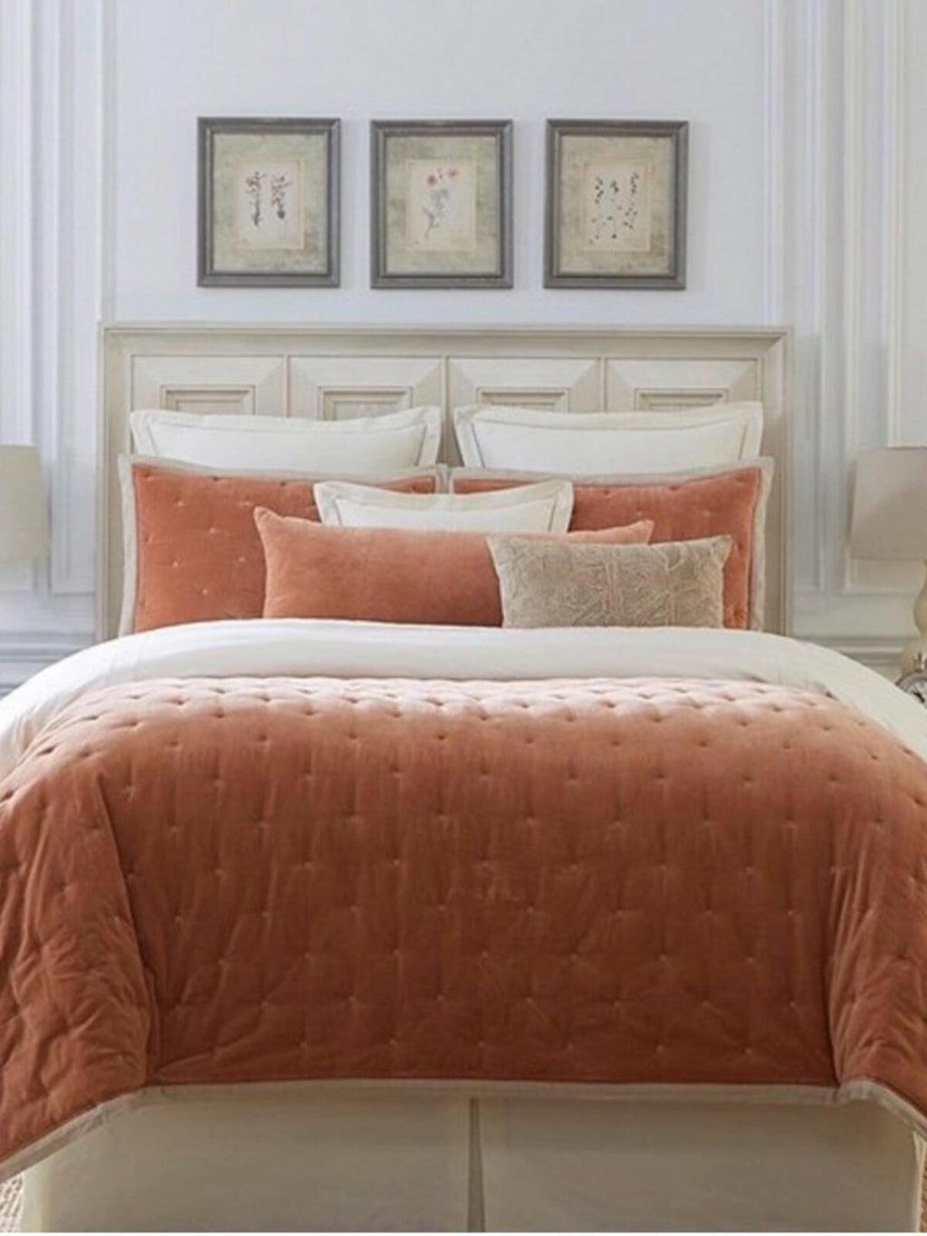 Southern Living Aurora
Velvet Quilt Full/Queen Bedding Set + Decorative Pillow