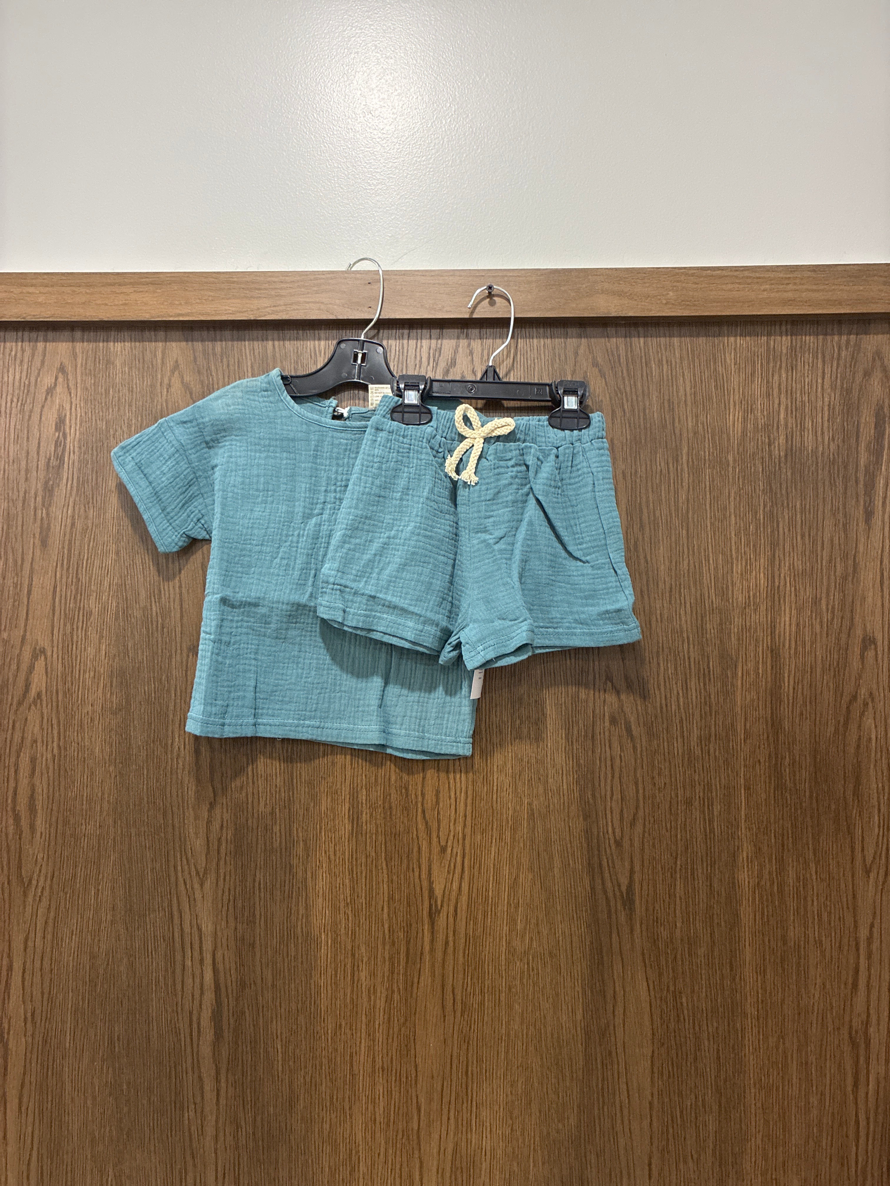 Kids Tales NWT Linen 2 piece short set size 4T