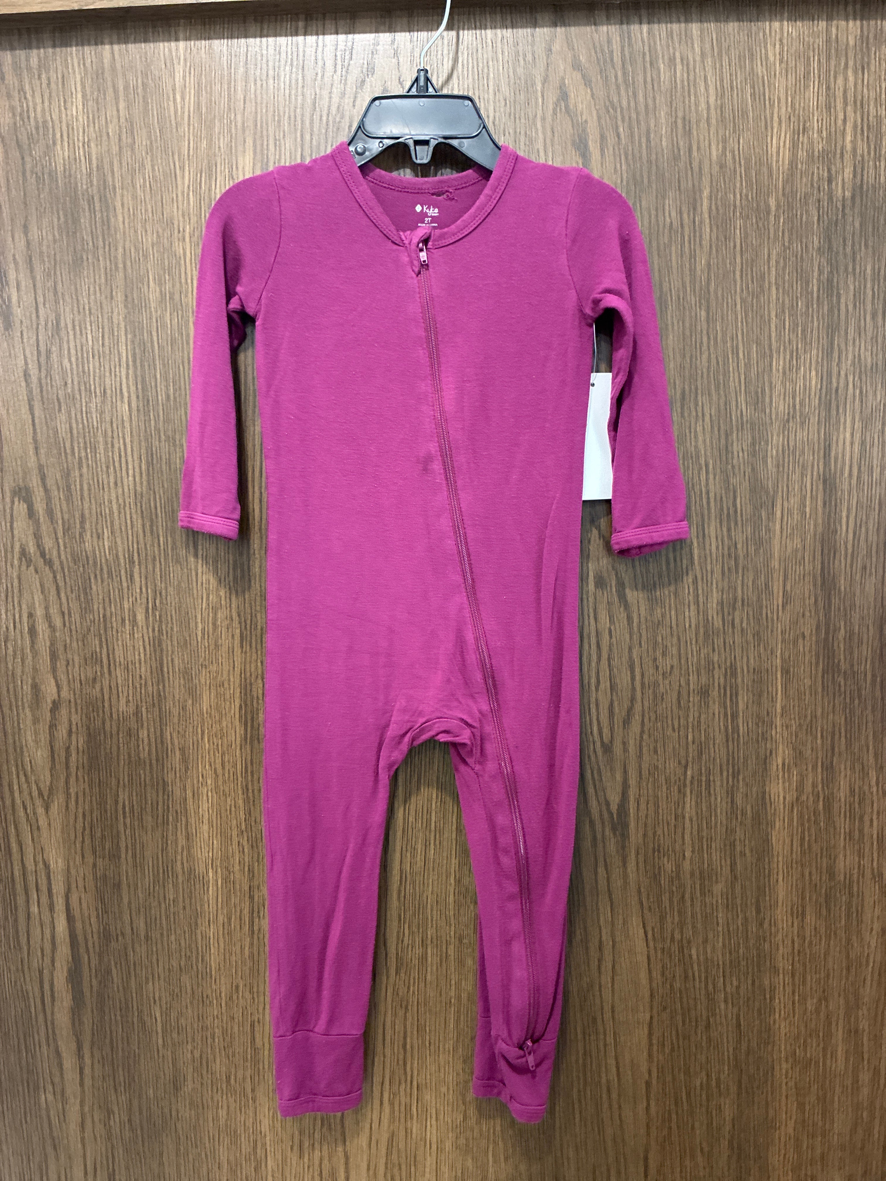 Kyte Baby Bamboo Zippy Romper 2T Play Rip on back collar by label