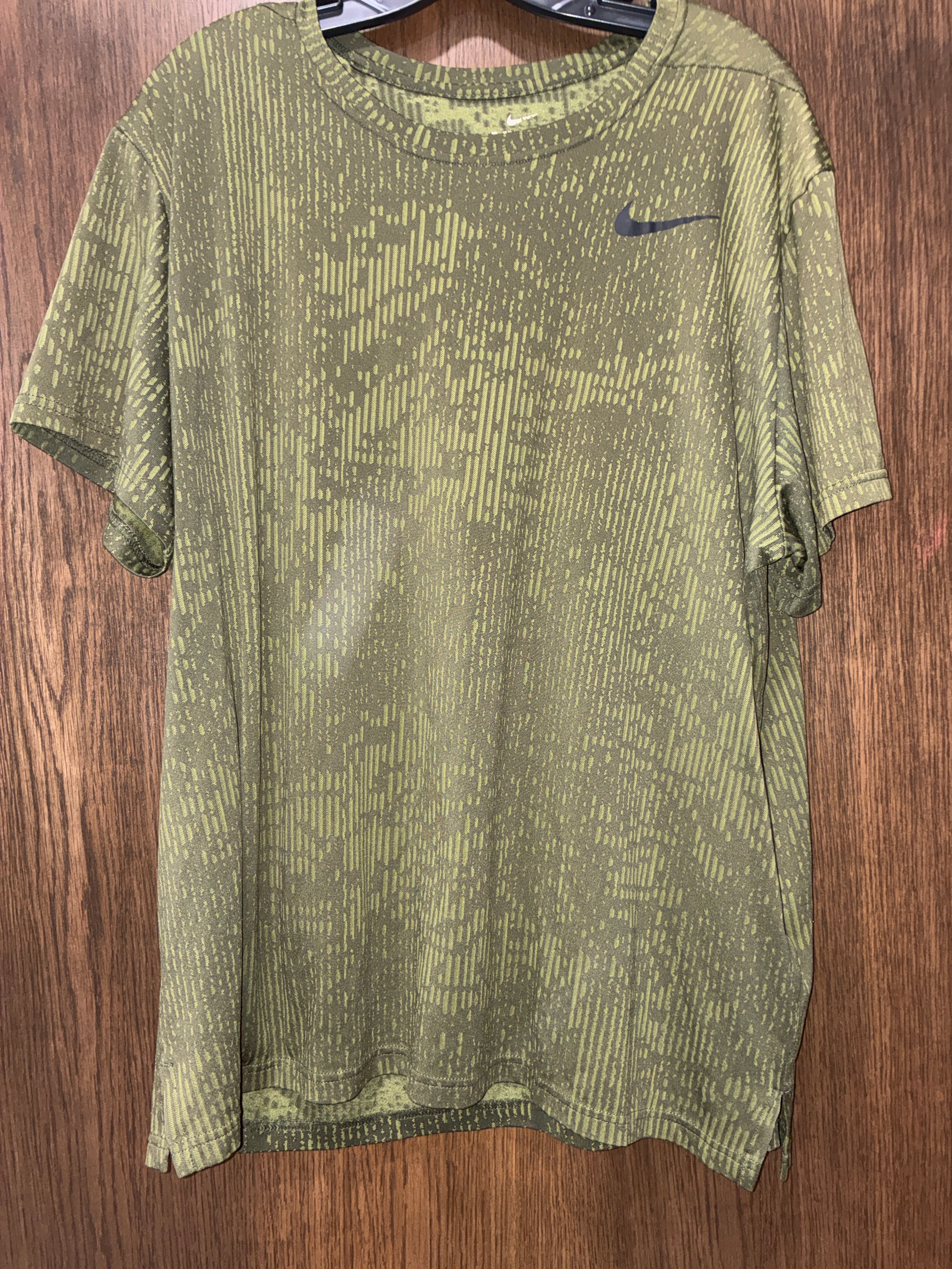 Men’s Nike Short Sleeve shirt size 2XL