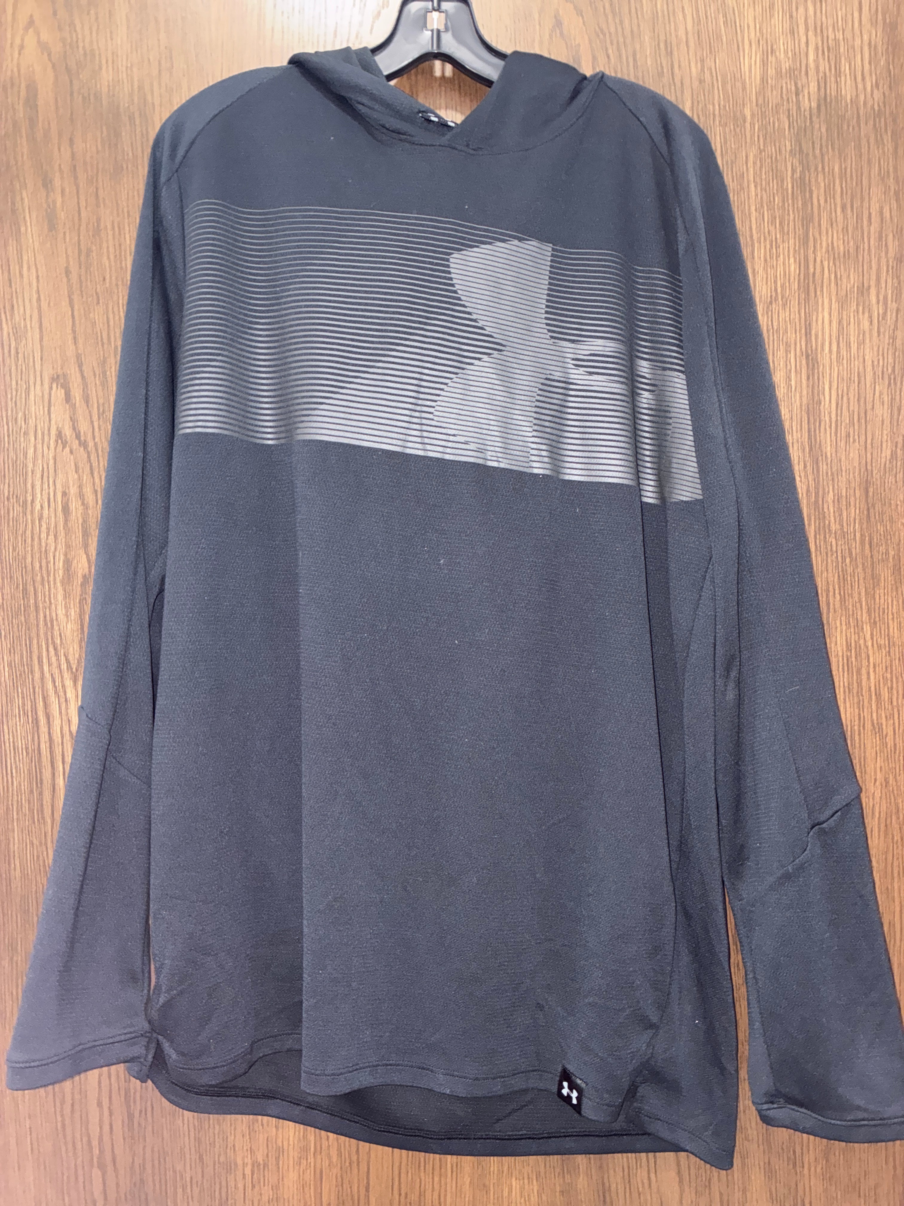 Men’s under Armour hooded pull over size xl