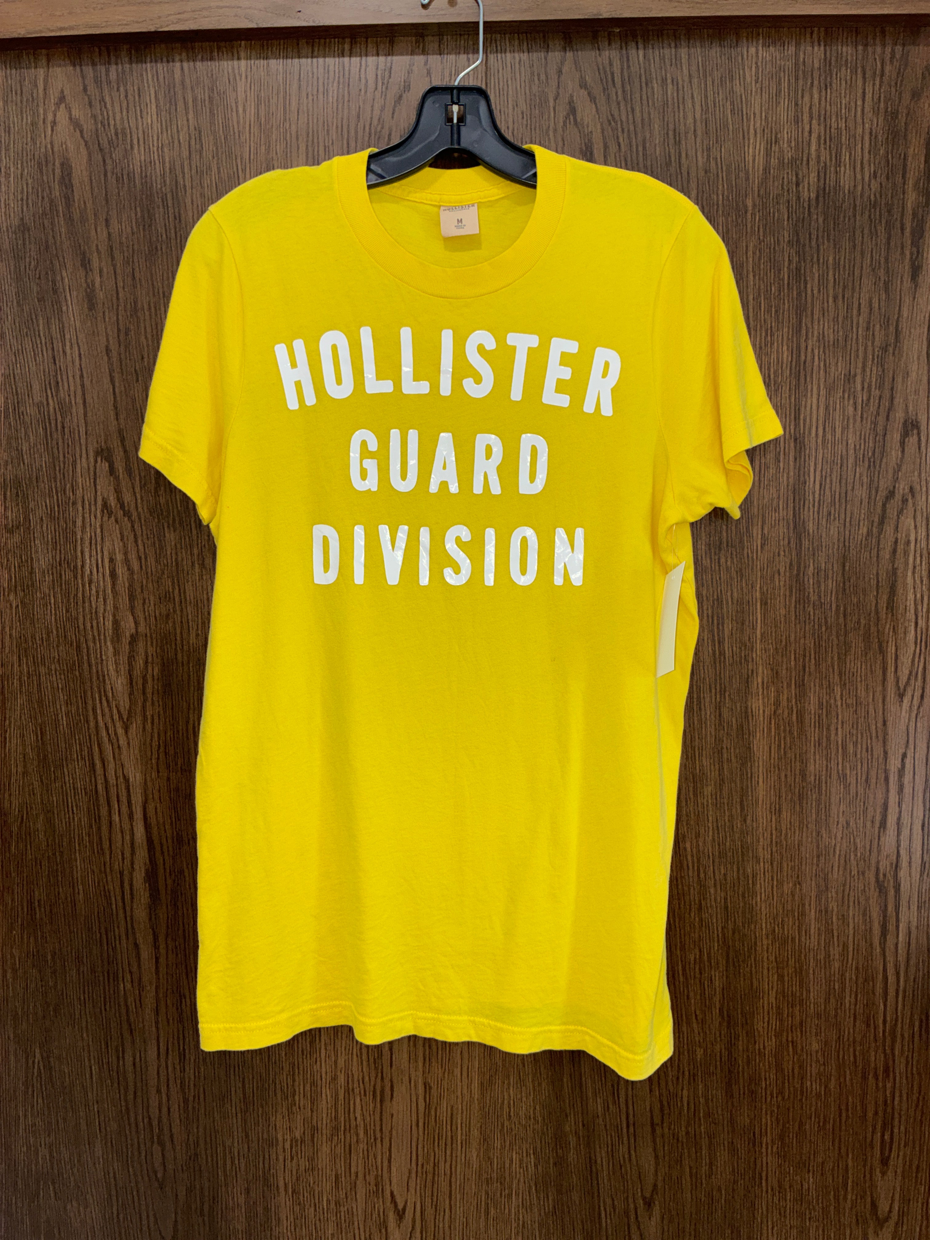 Men’s Hollister T-Shirt Size Medium