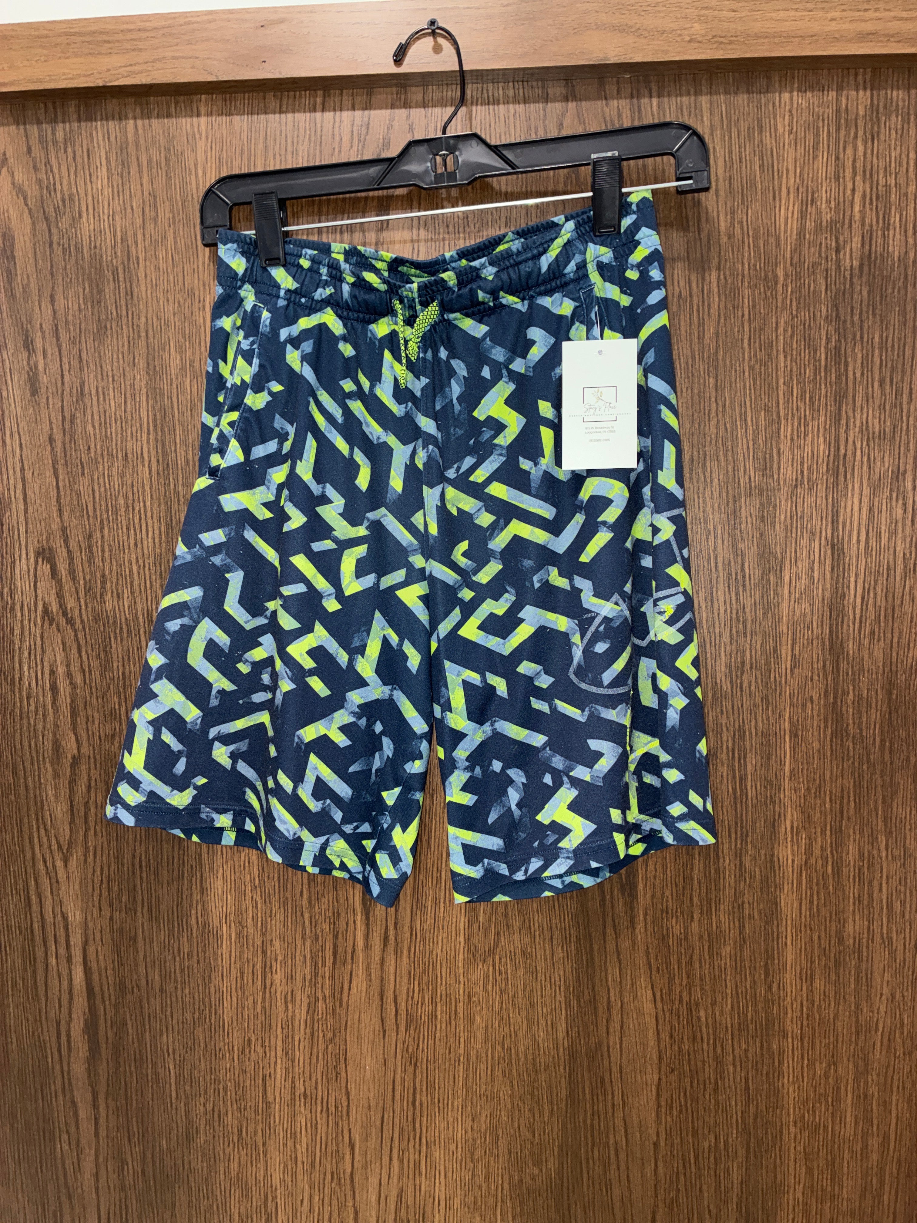 Boy’s Under Armour Shorts size Youth Large