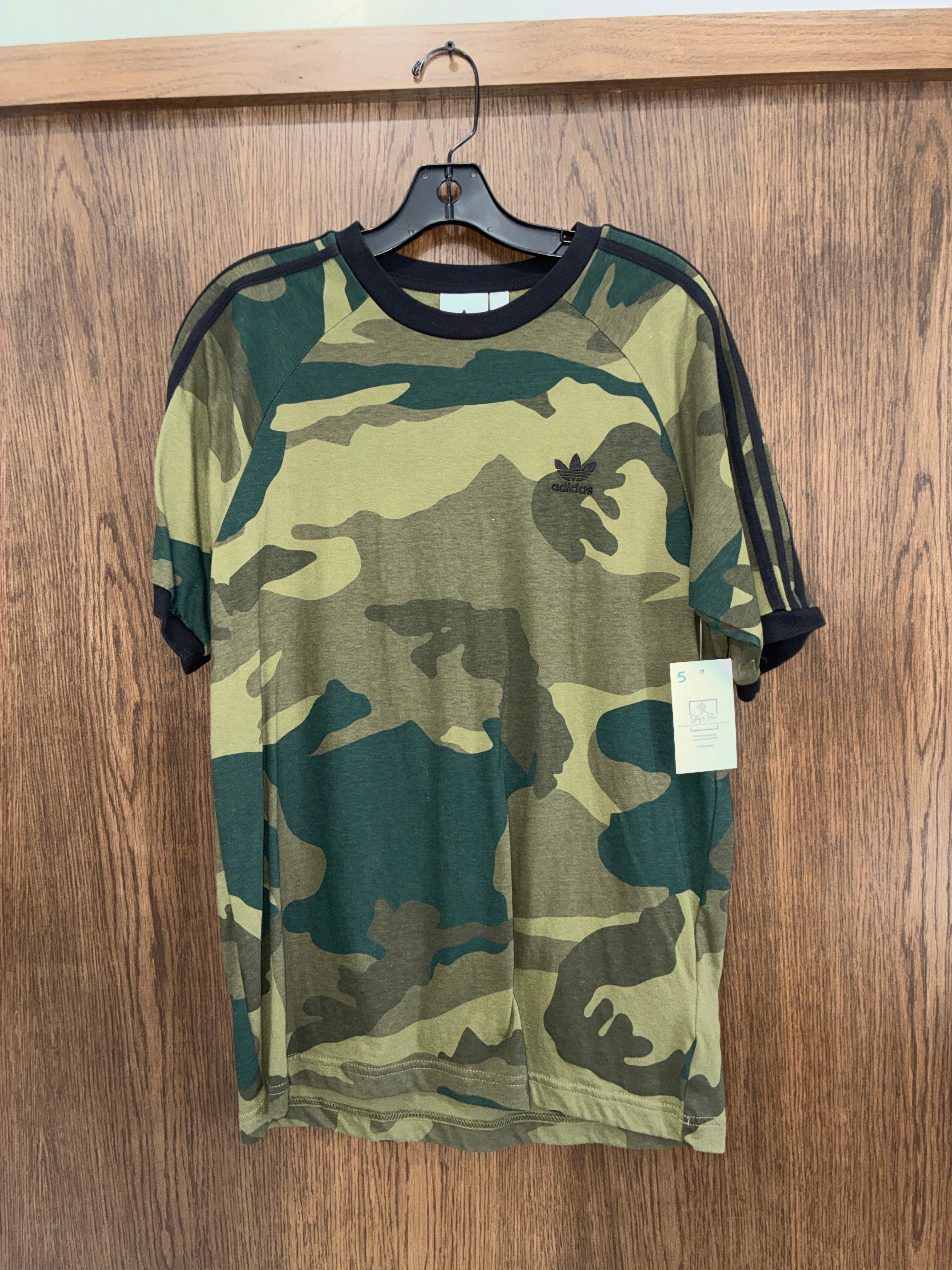 Men’s Adidas T-Shirt Size Medium