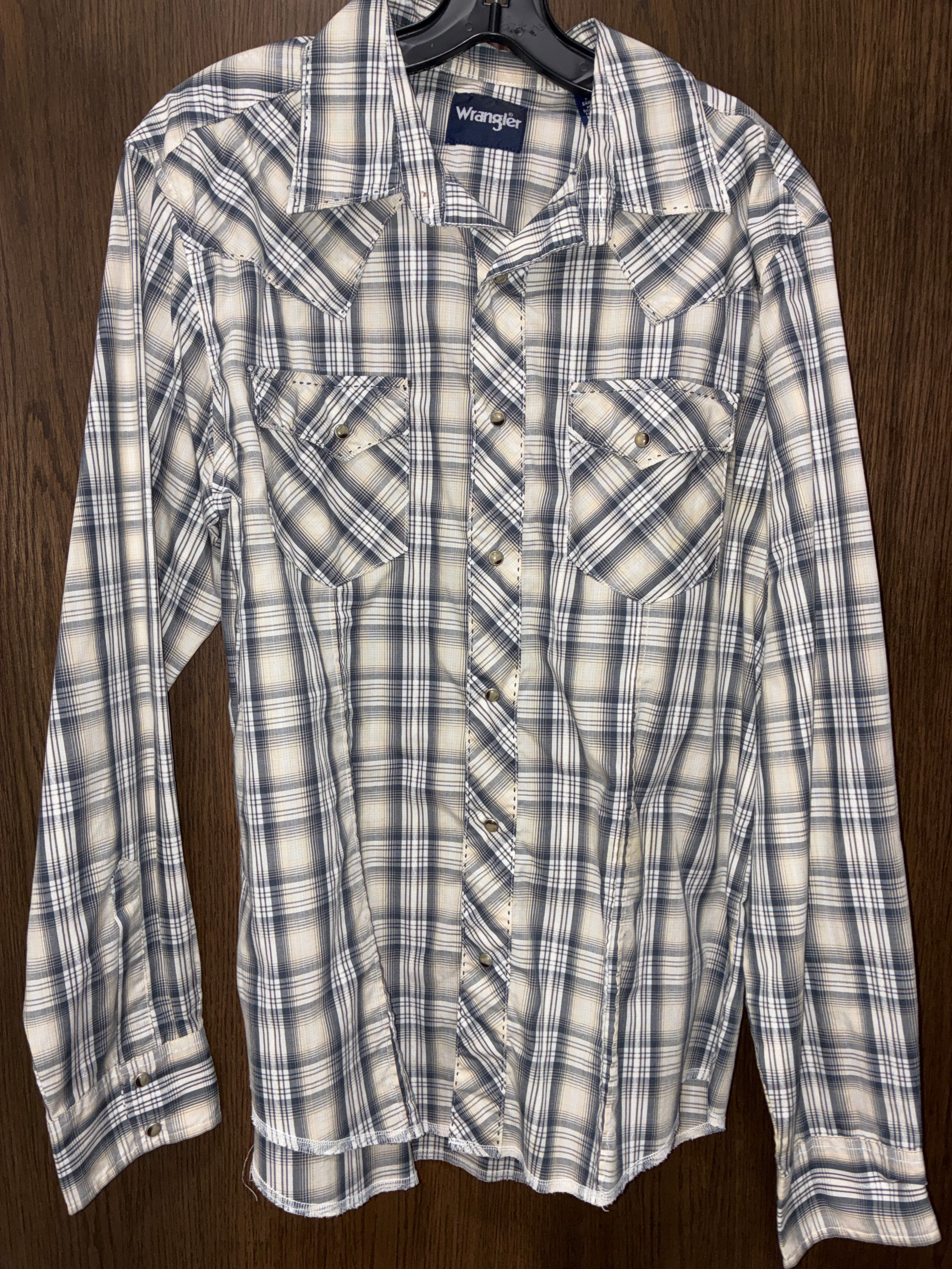 Men’s Wrangler Button up size large
