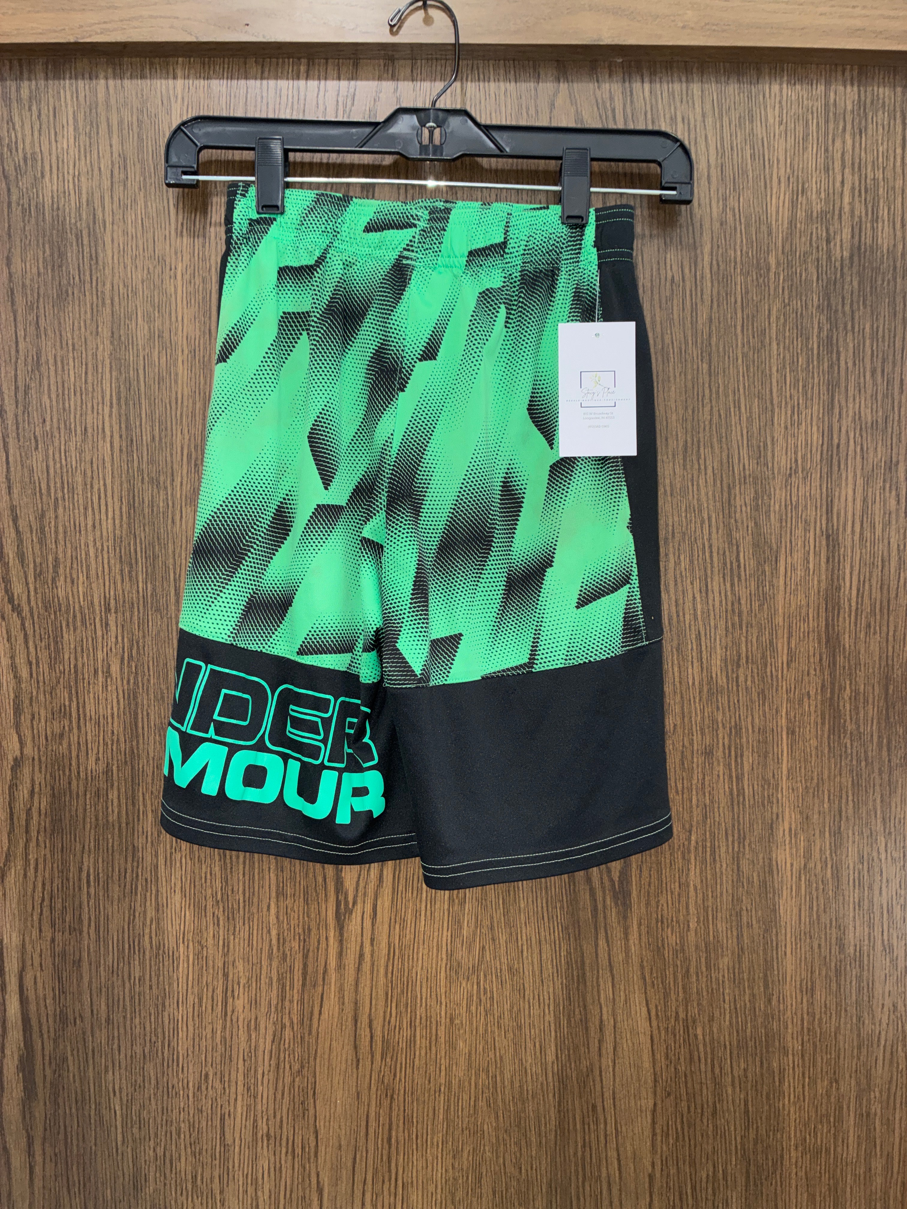 Boy’s Under Armour Shorts size Youth Medium