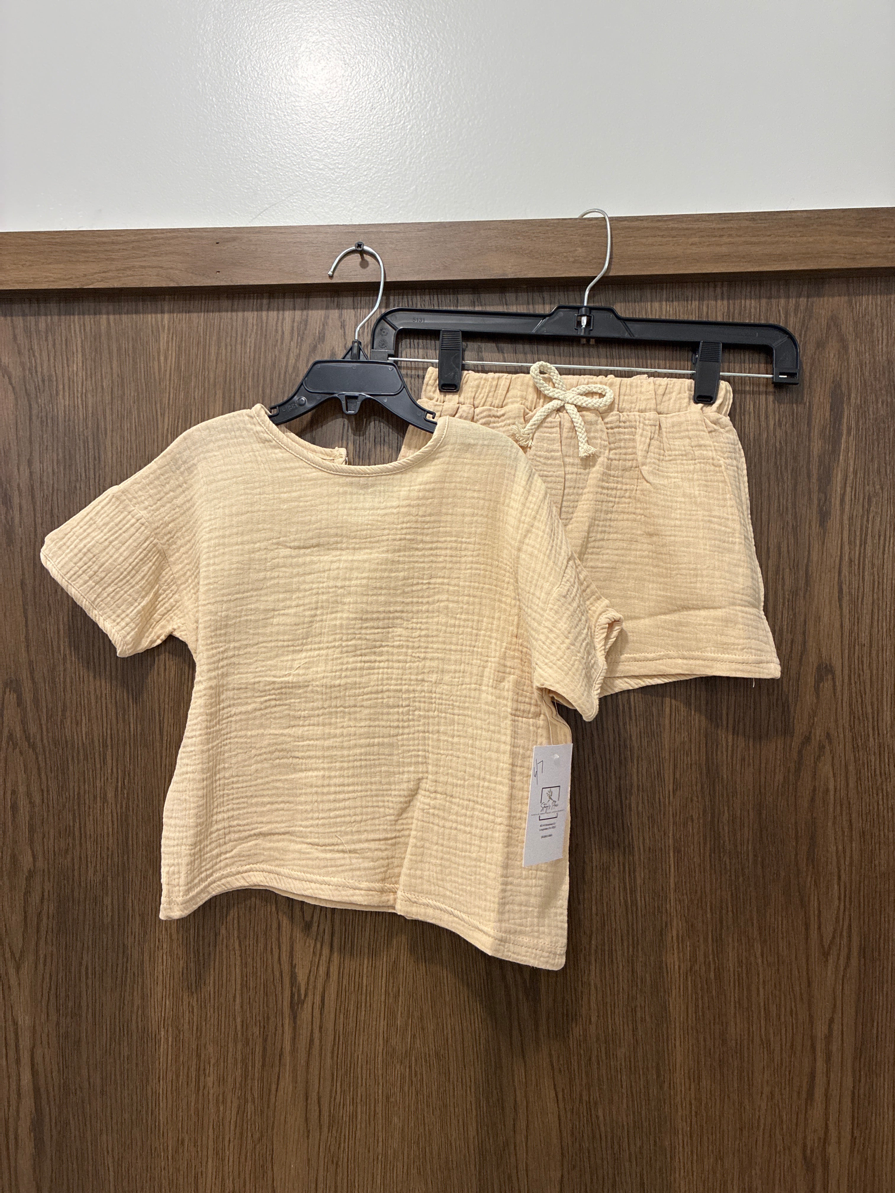 Kids Tales NWT 2 Piece Shorts Set Size 5T