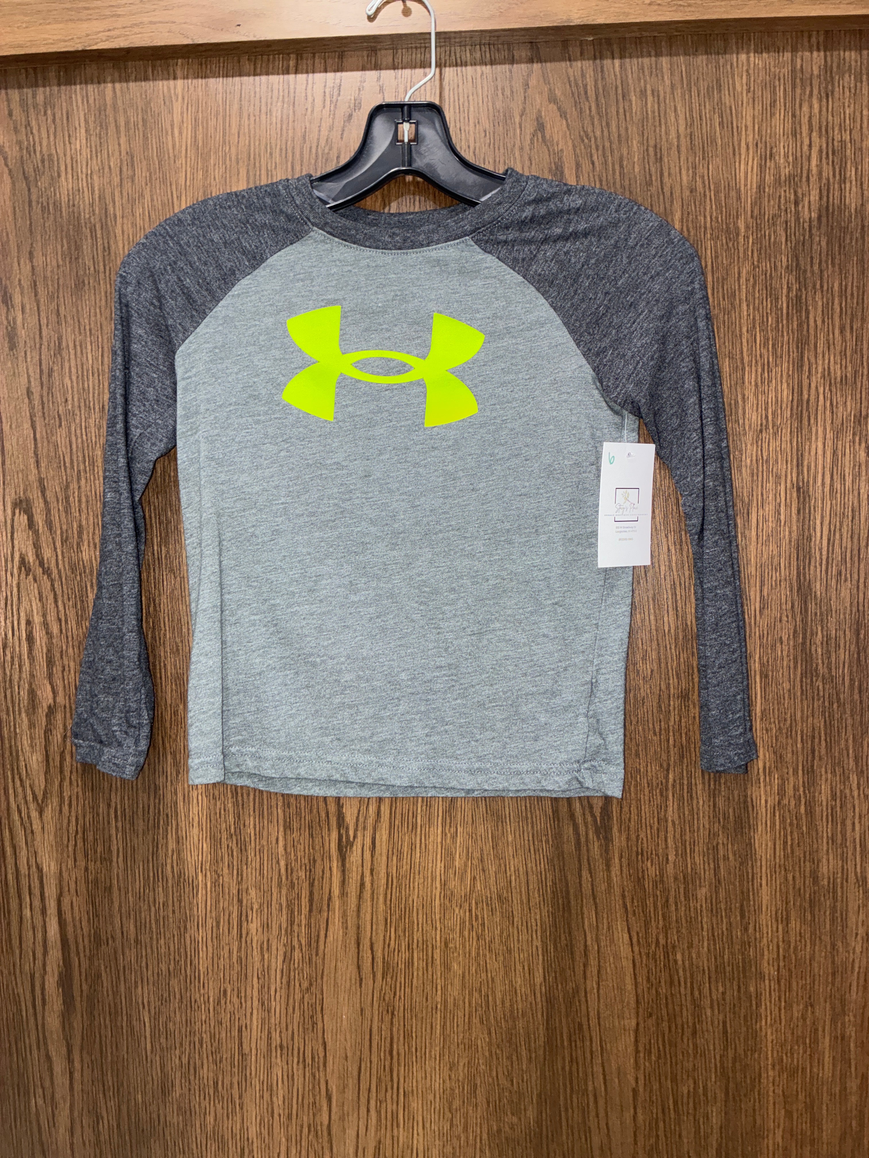 Boy’s Under Armour Long Sleeve Shirt Size 6