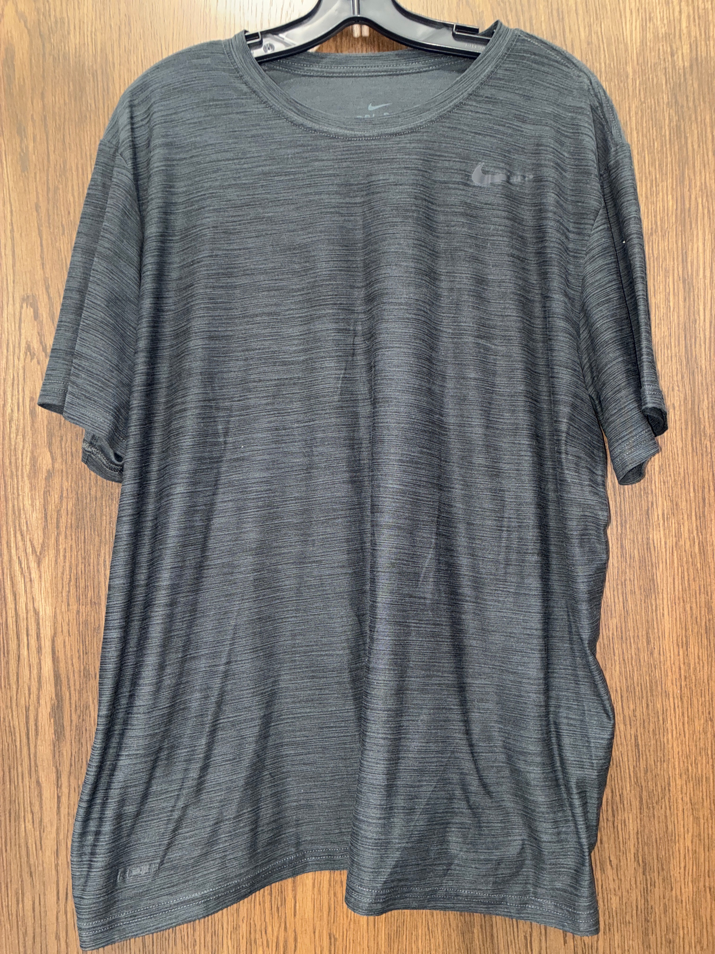 Men’s Nike short sleeve shirt size xl