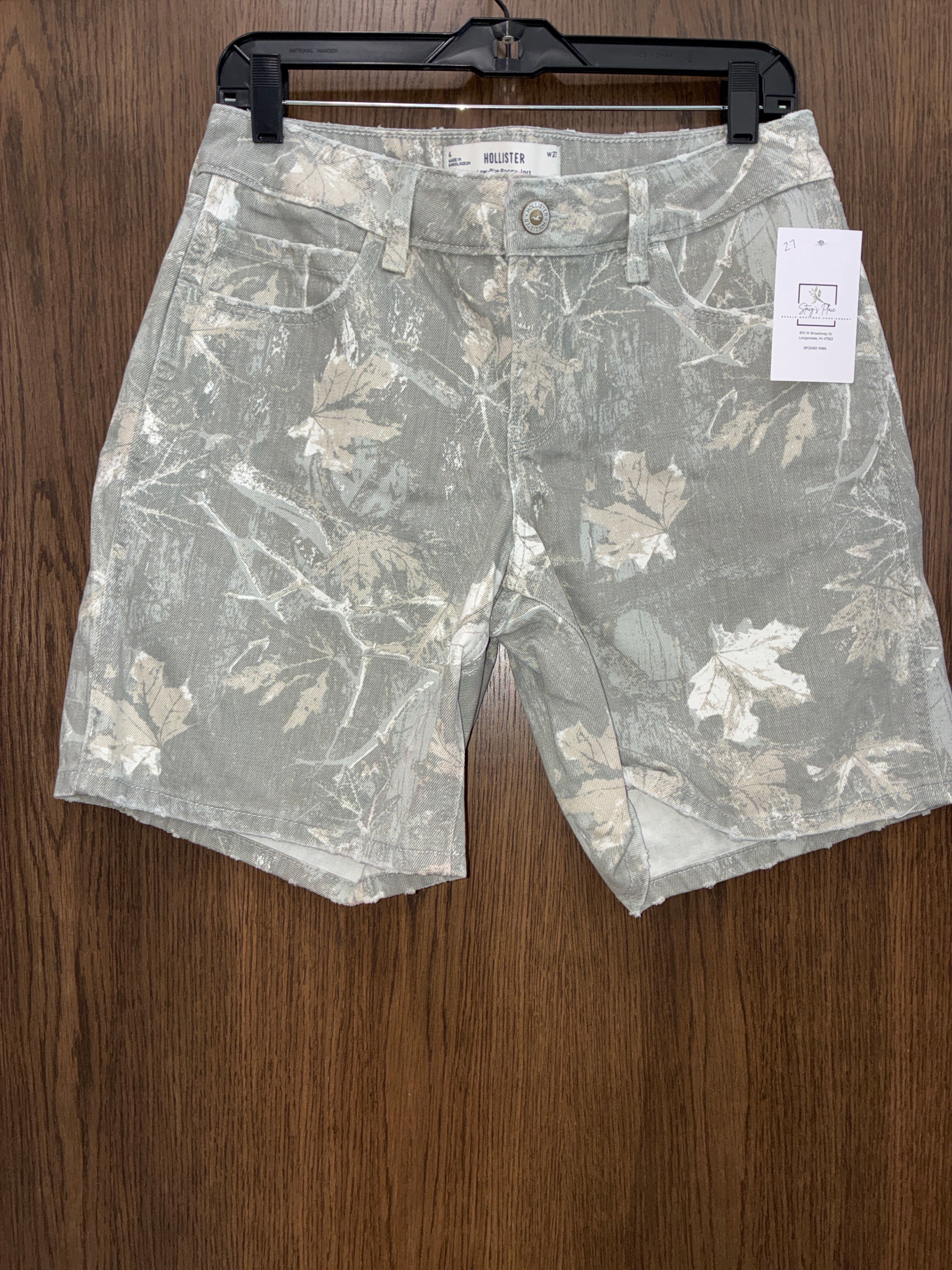 Women’s Hollister Camo Low Rise Baggy Jorts size 4 Like New
