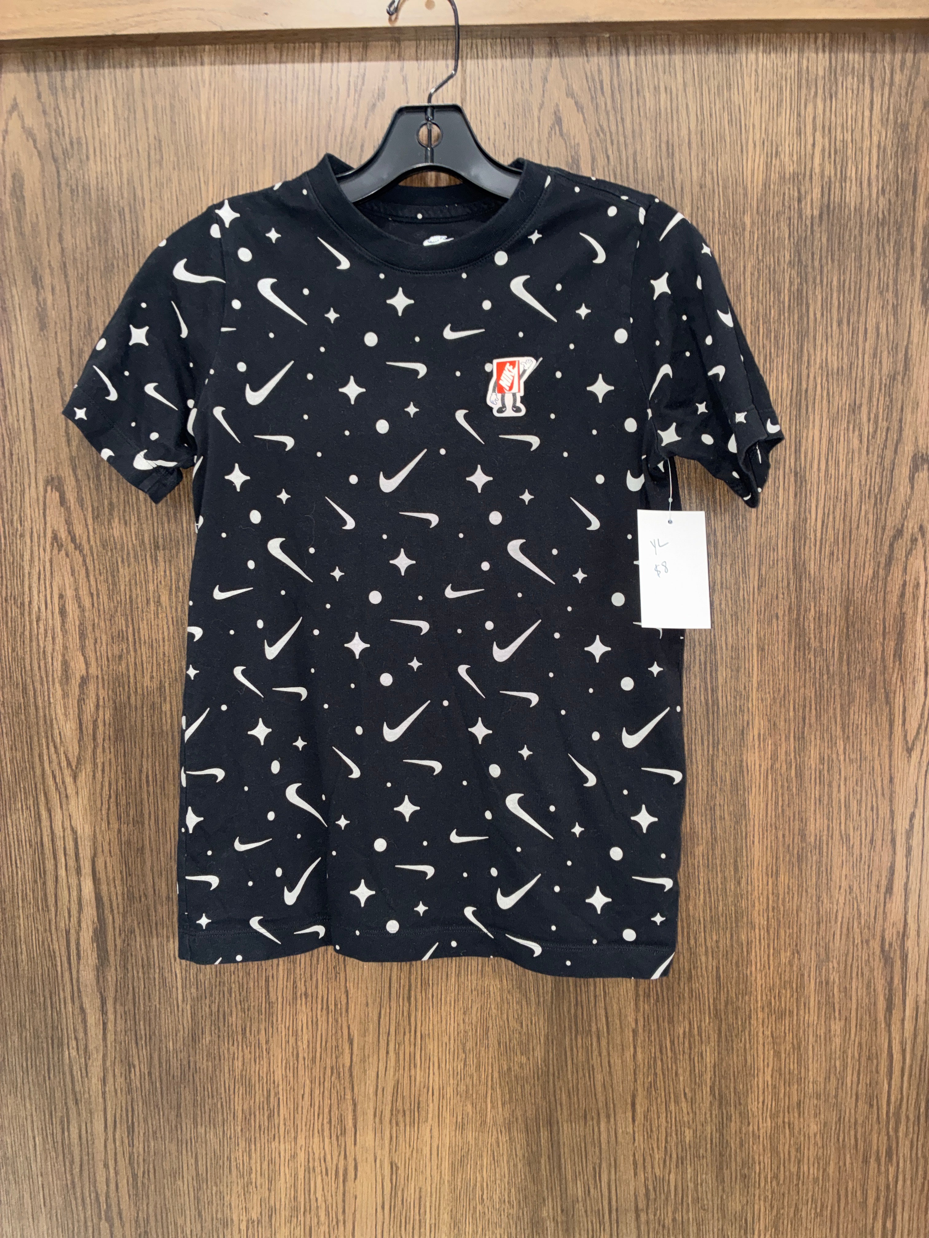 Boy’s Nike T-shirt size Youth Large