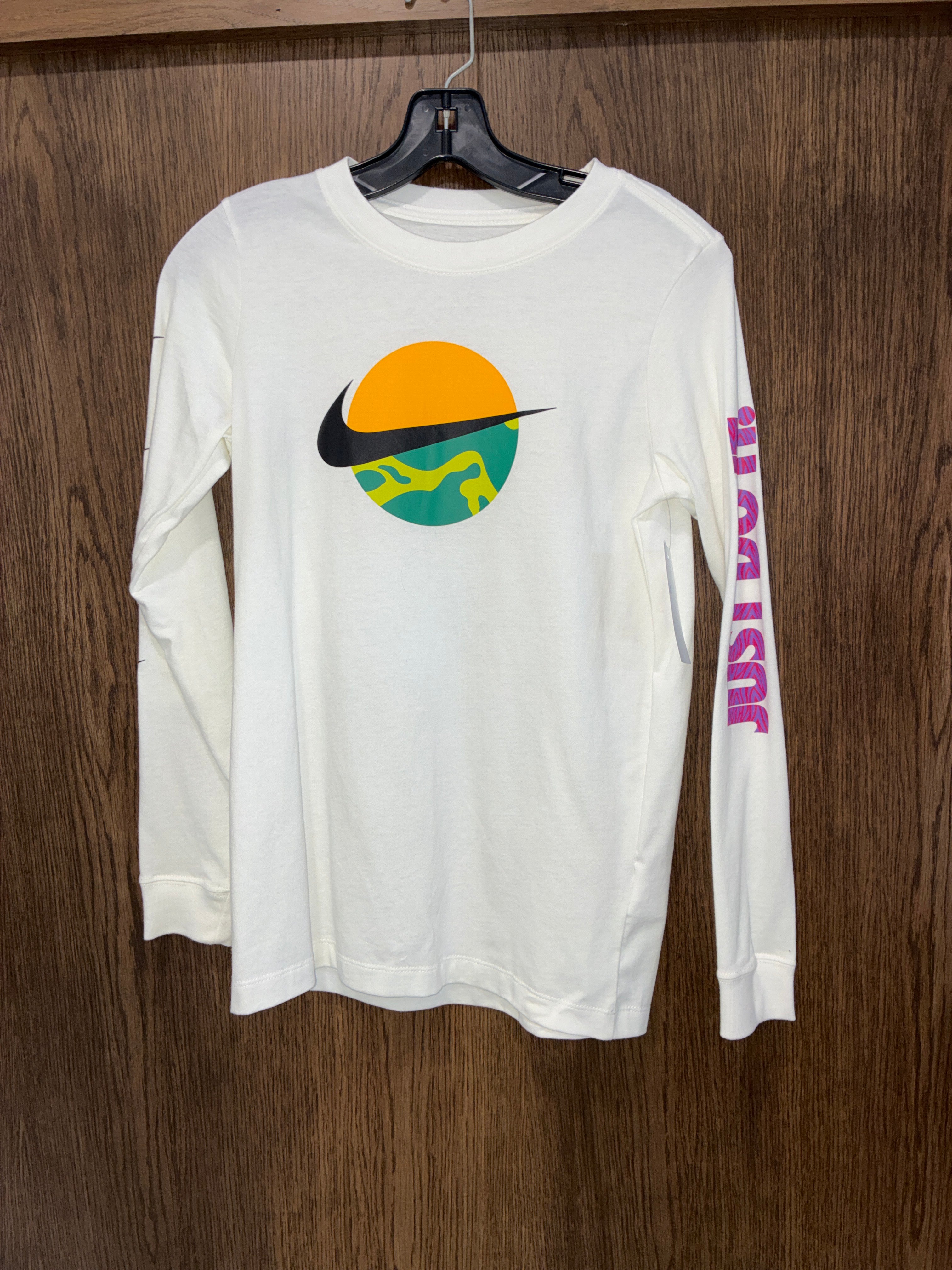 Boy’s Nike Long Sleeve Shirt size Youth Large