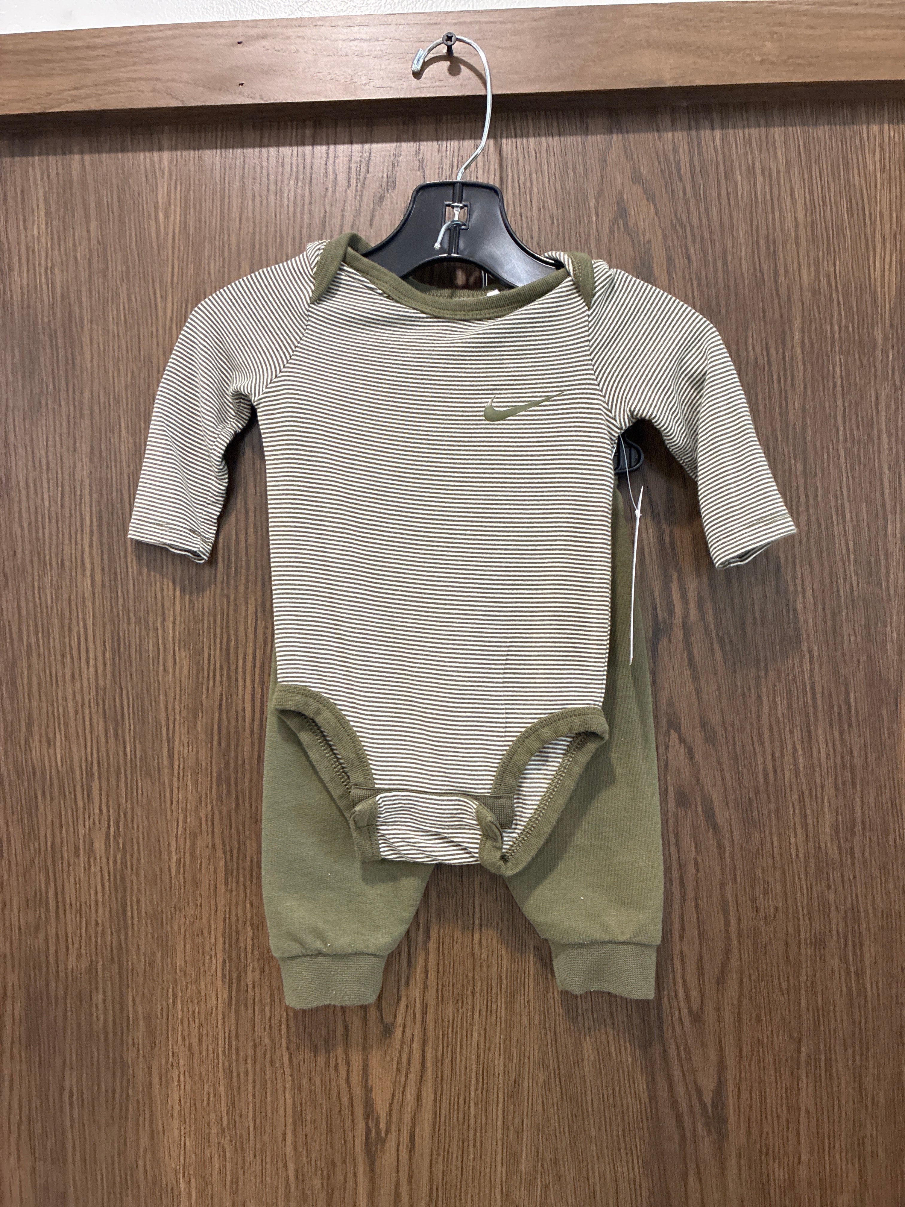 Baby Boys Nike 2pc outfit size 3 months