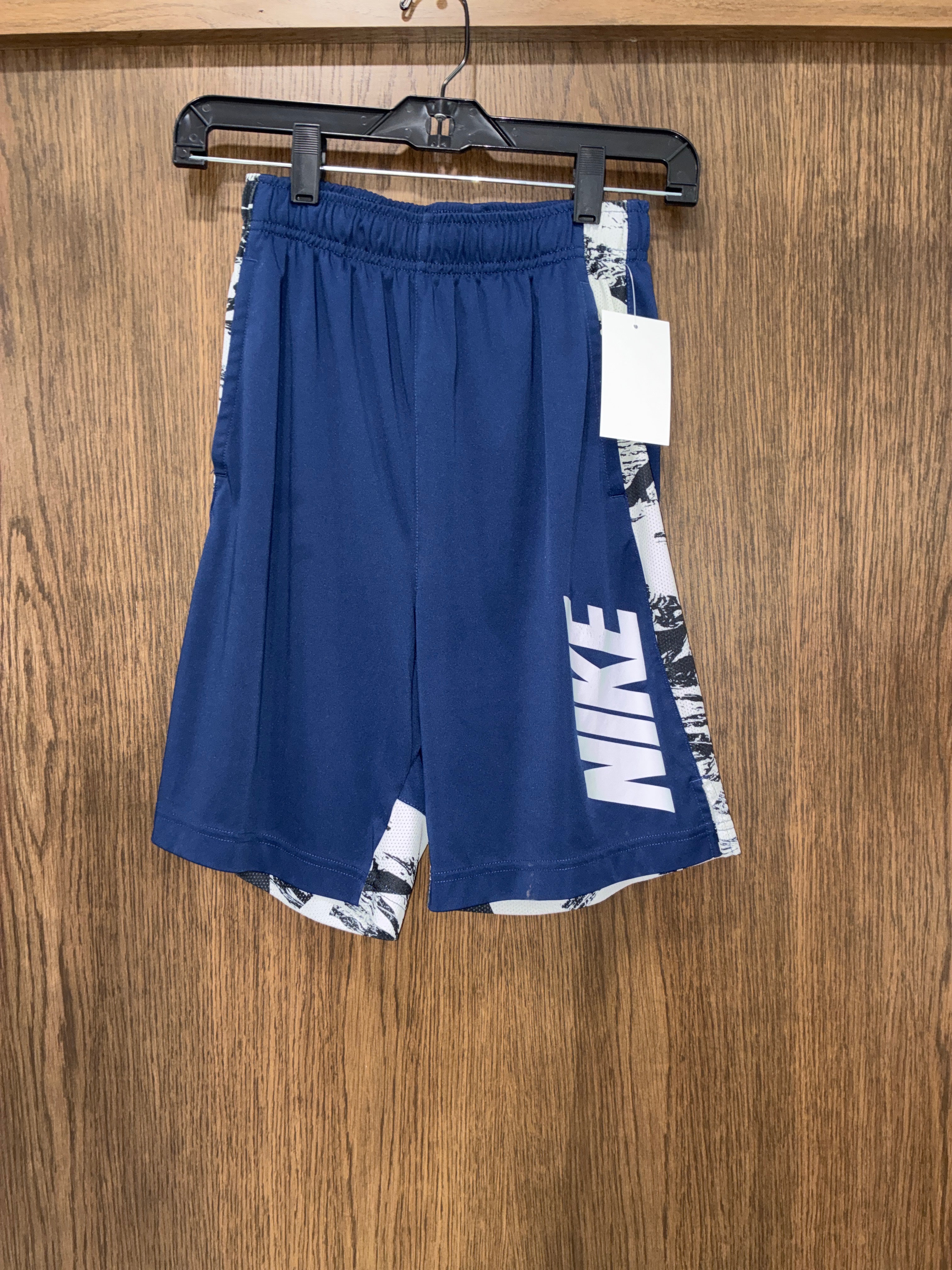 Boy’s Nike Shorts size Youth Large