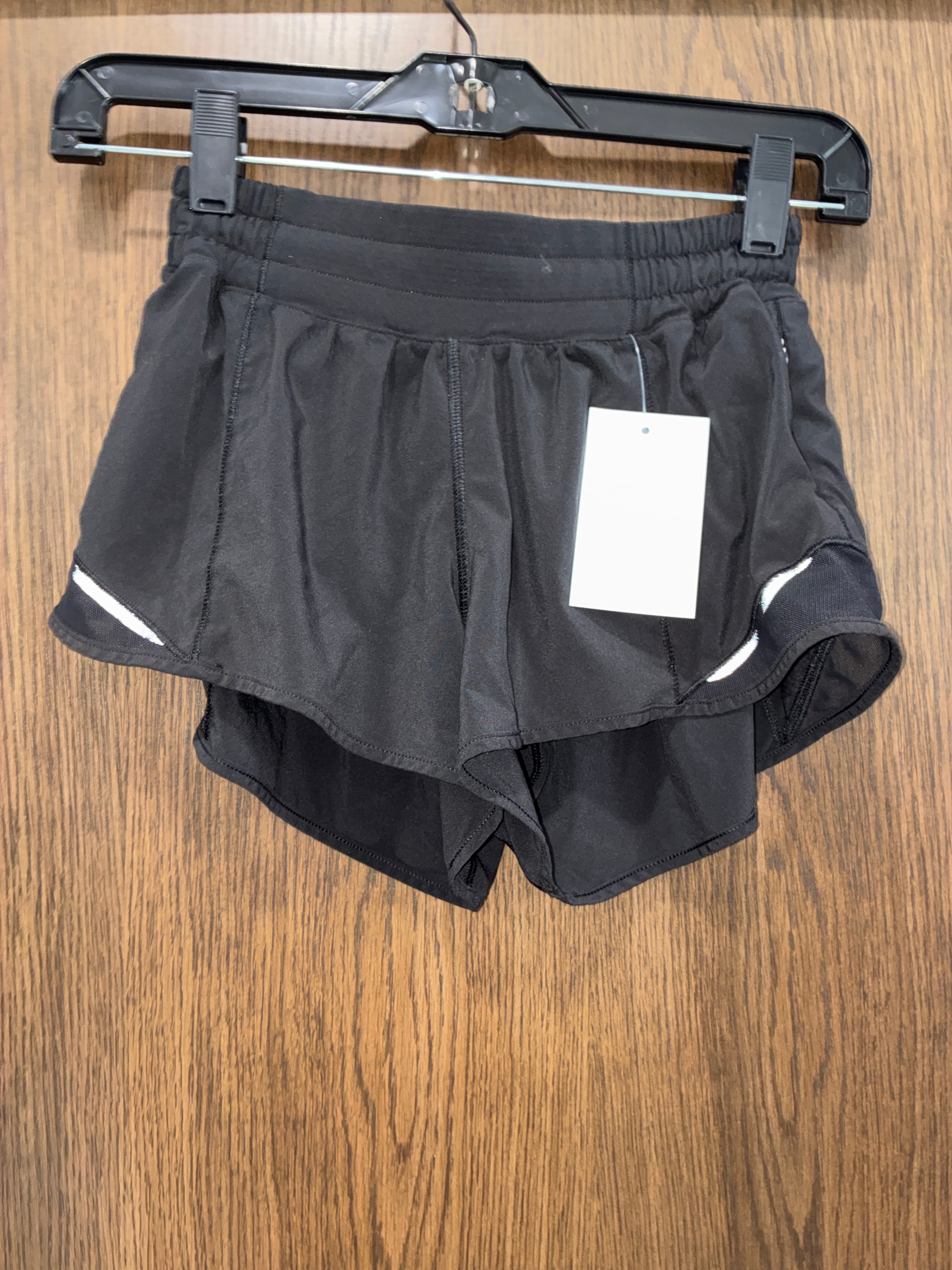 Women’s Lululemon Hotty Hot Shorts Size 4 • NOT Faded my phone hates black