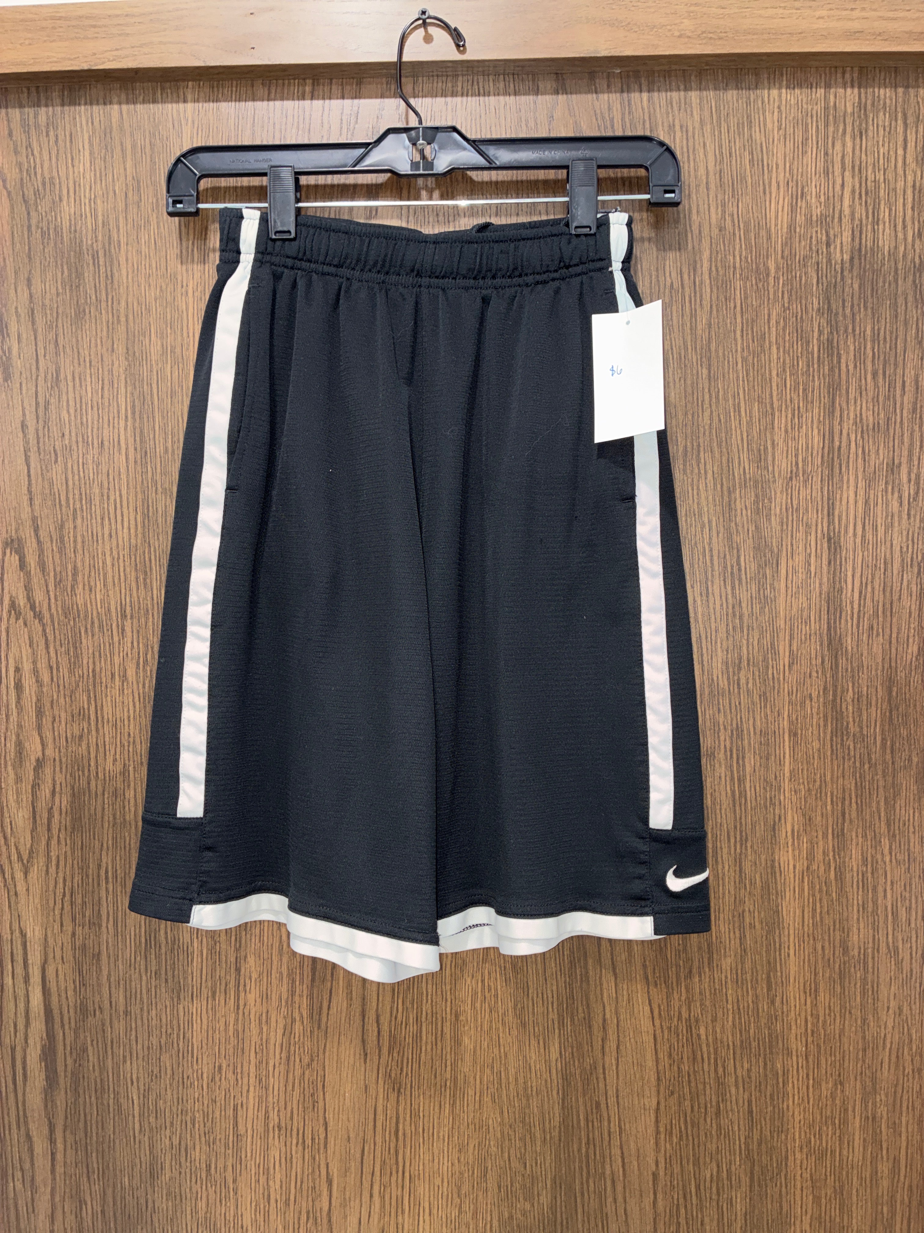 Boy’s Nike Shorts size Youth Large