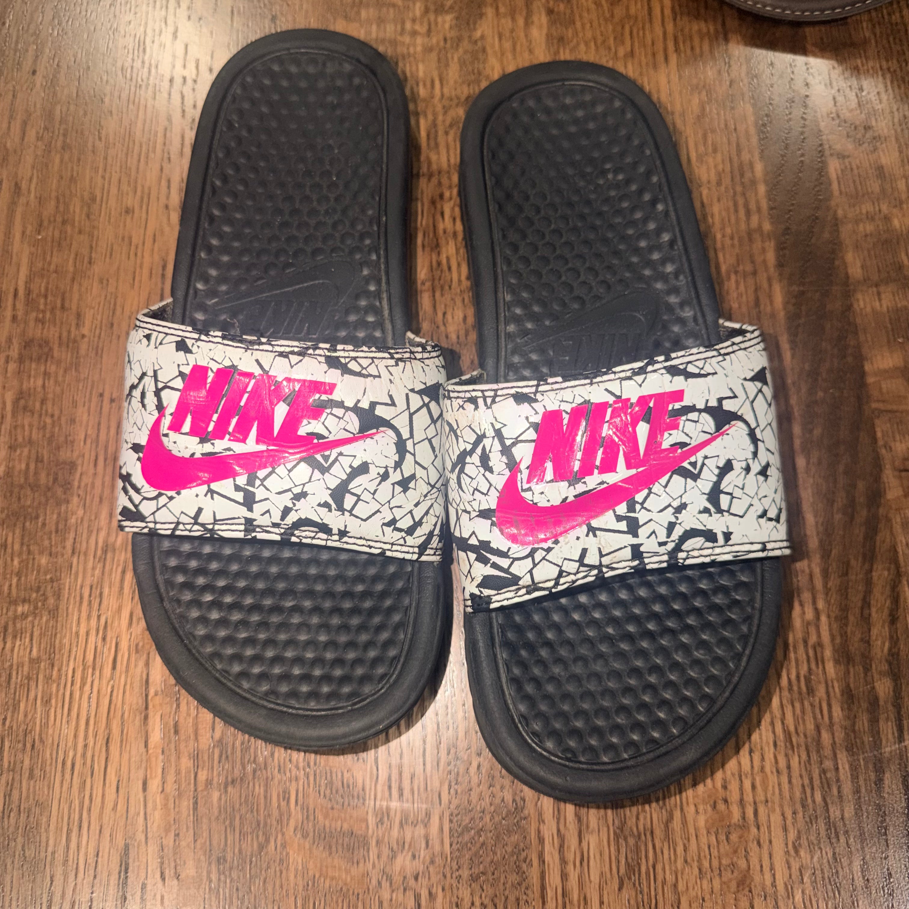 Nike Slides Women’s Size 7