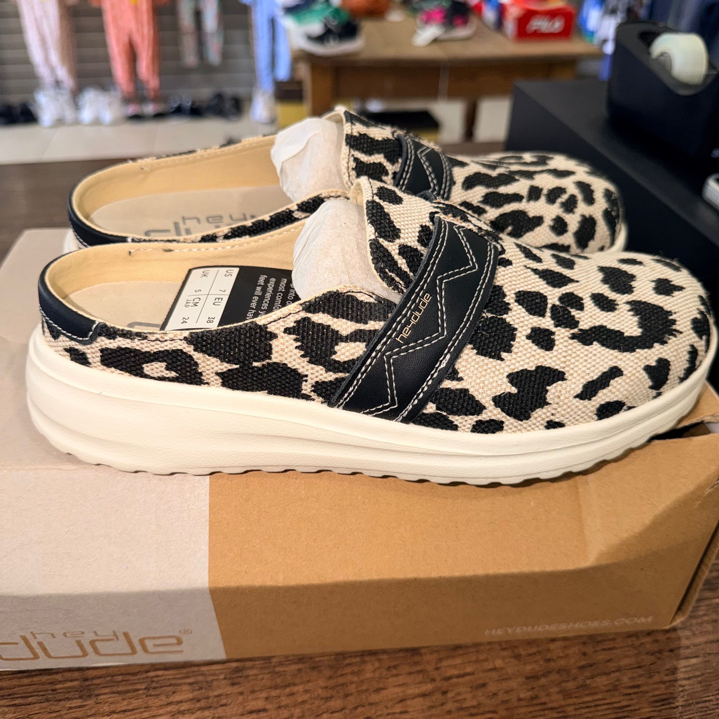 Hey Dude Women’s Nora Cheetah Black Mule Slip on Shoes Size 7 NIB