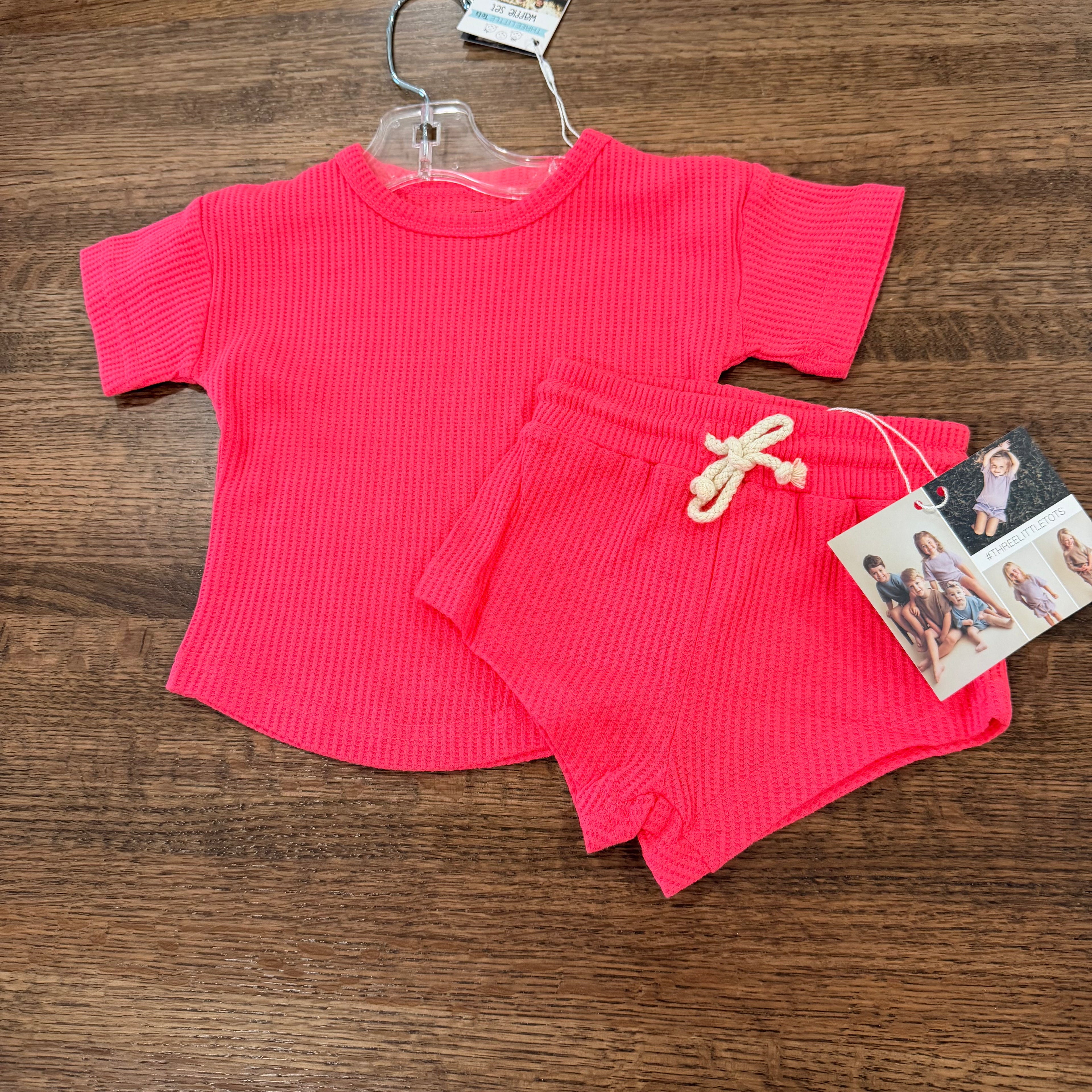 Three Little Tots NWT Girls Boutique Boxy Waffle Knit Shirt & Shorts Set 3-6 mos Bright Pink