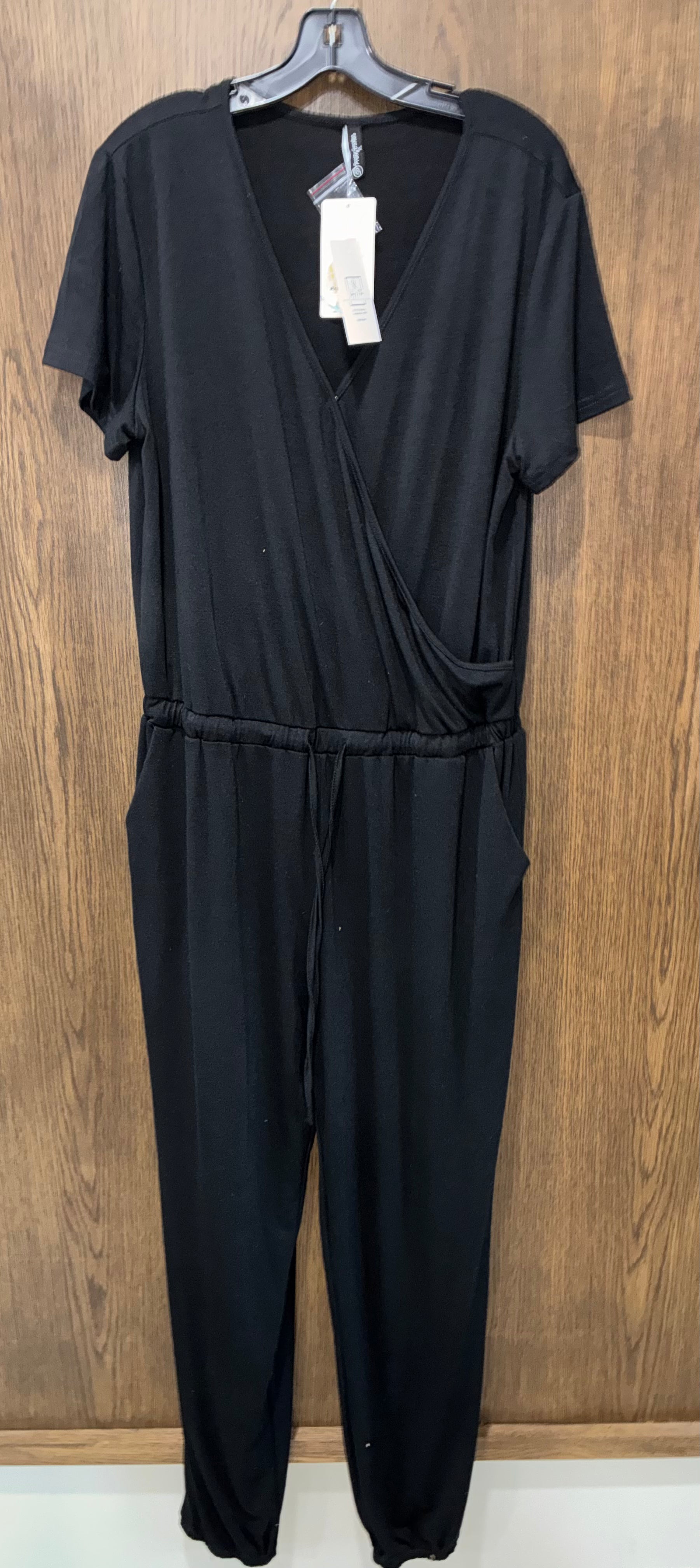 Pretty Garden Black L Vneck  Jumpsuit Overall Pockets Romper Jogger Waist Tie Size Large NWT