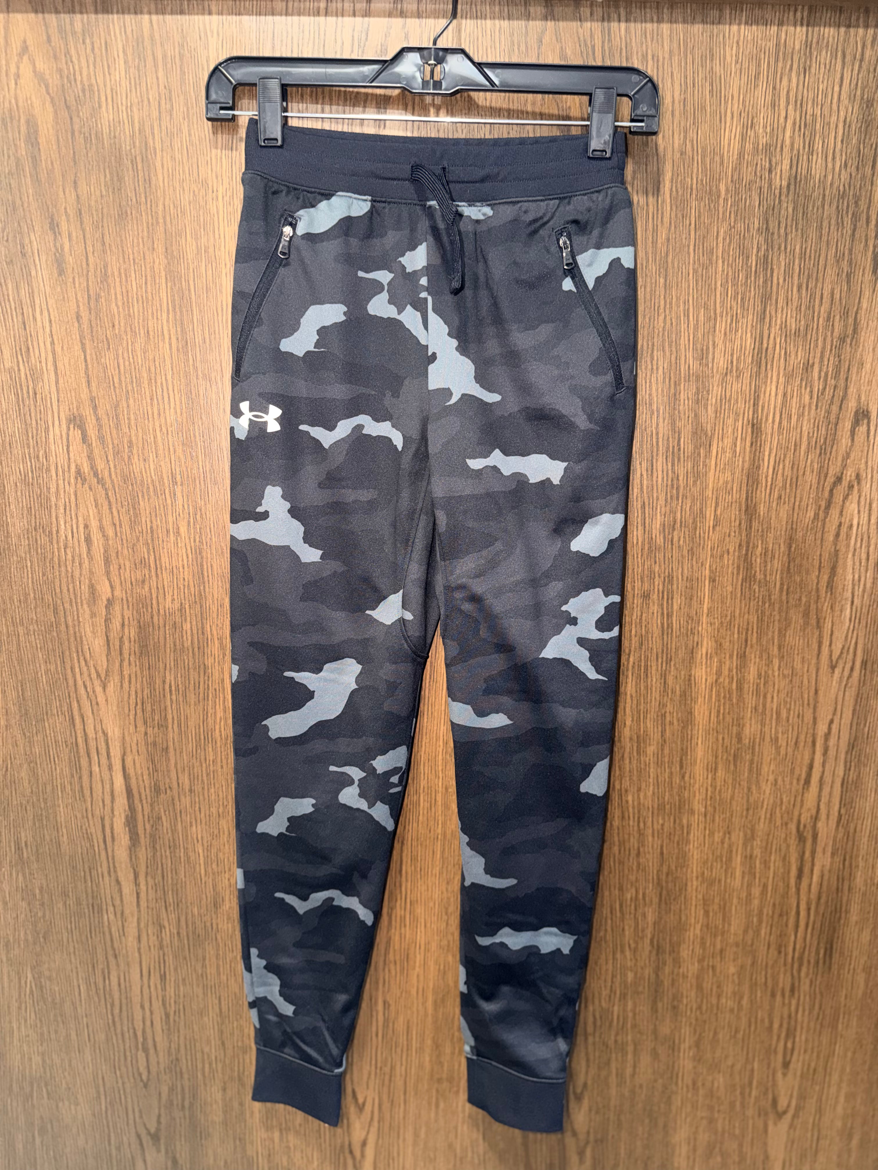 Under Armour Boys Joggers YM 10/12 New Condition