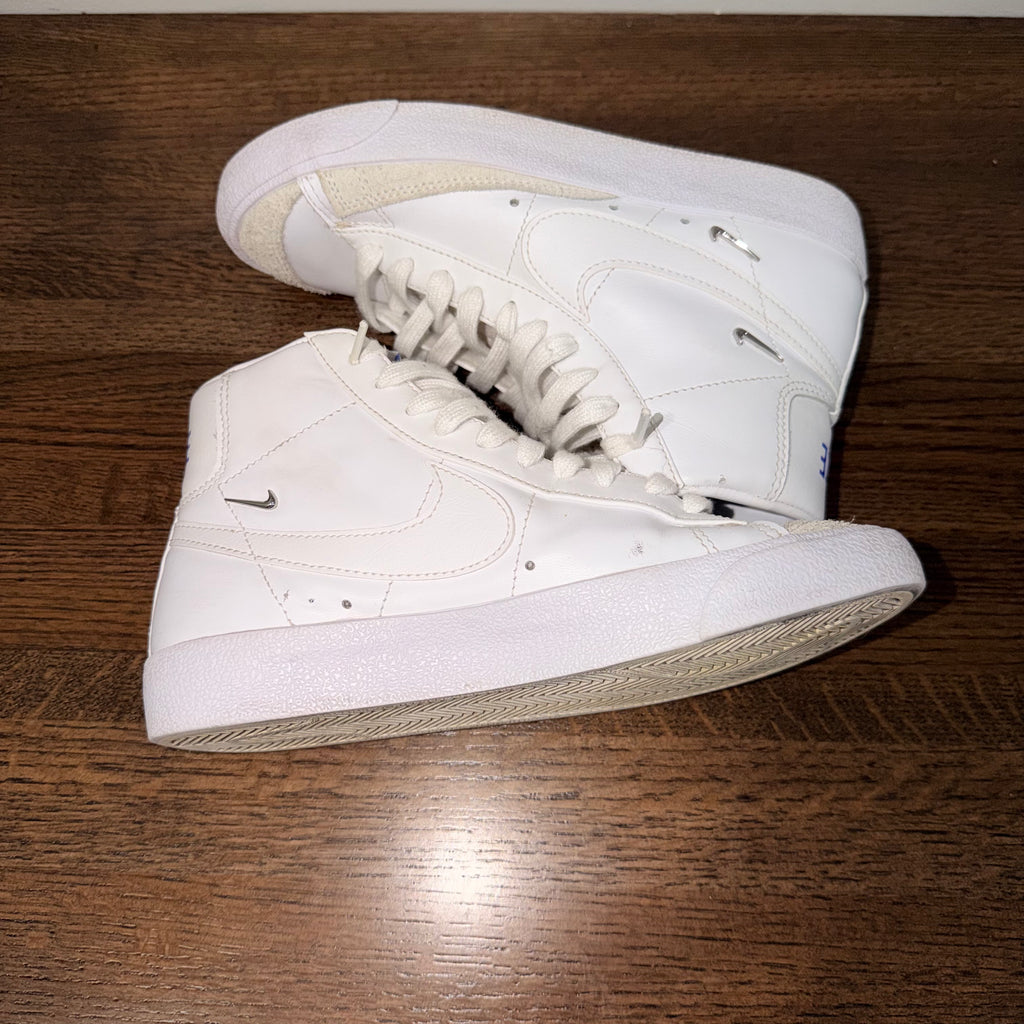 Nike Blazer Women’s Mid '77 SE Sisterhood Shoes Size 6