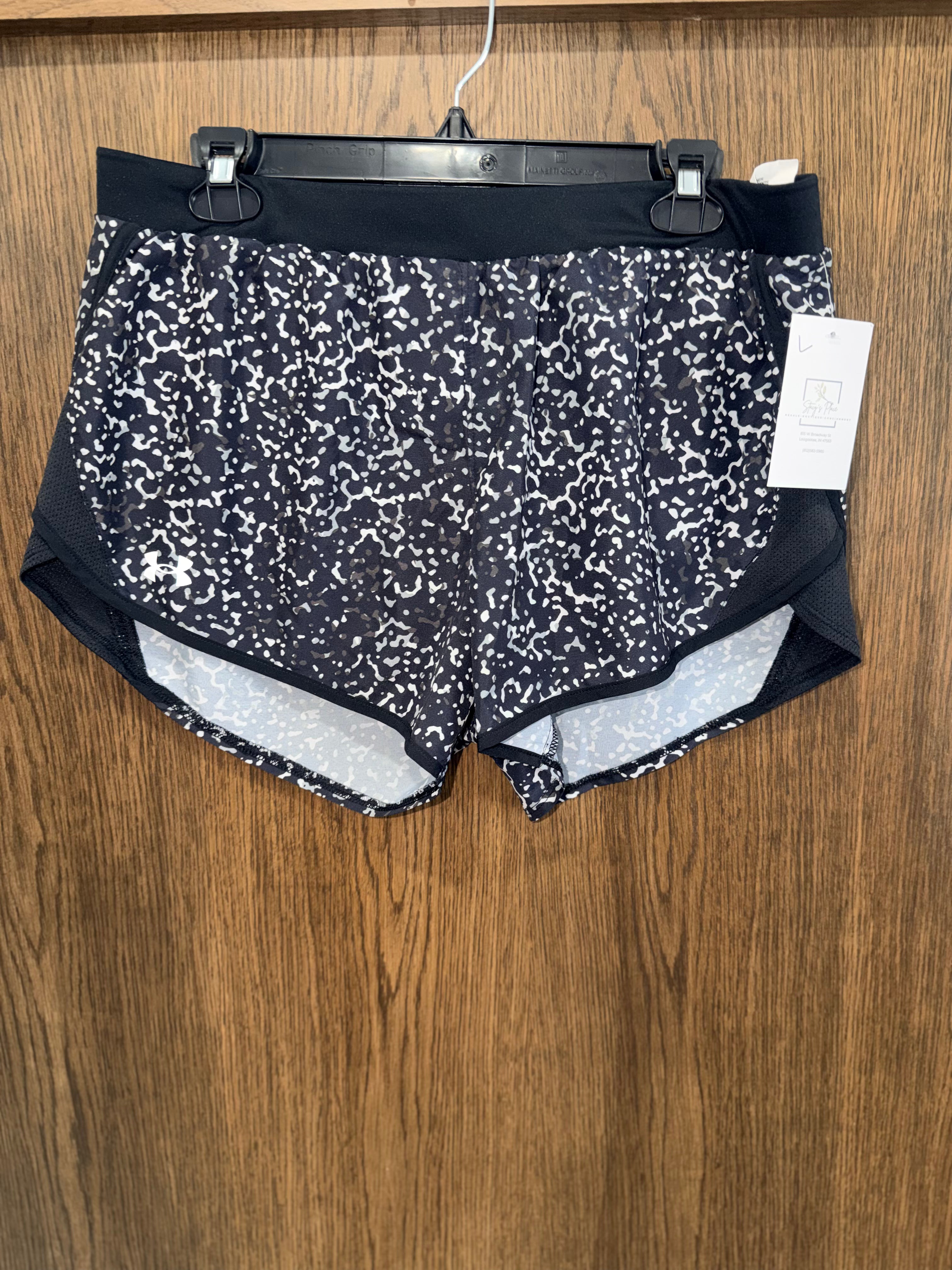 Under Armour Cheetah Print Lined Shorts Size large Like New