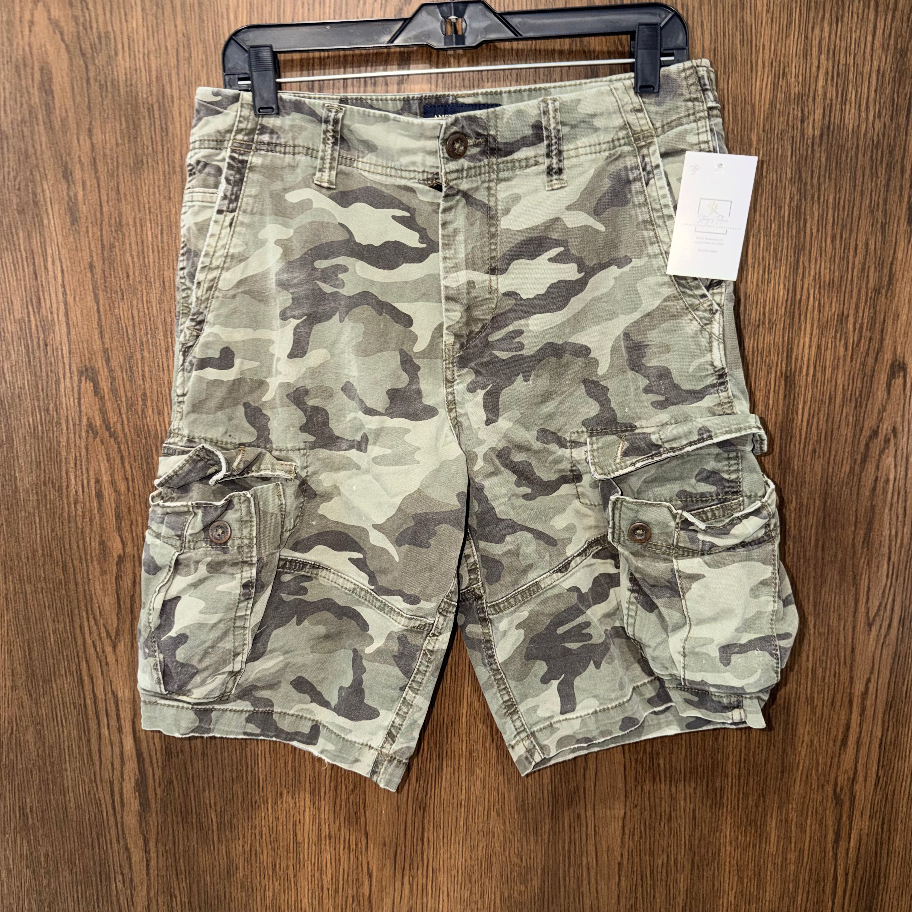American Eagle Men’s Camo Cargo Shorts Size 30